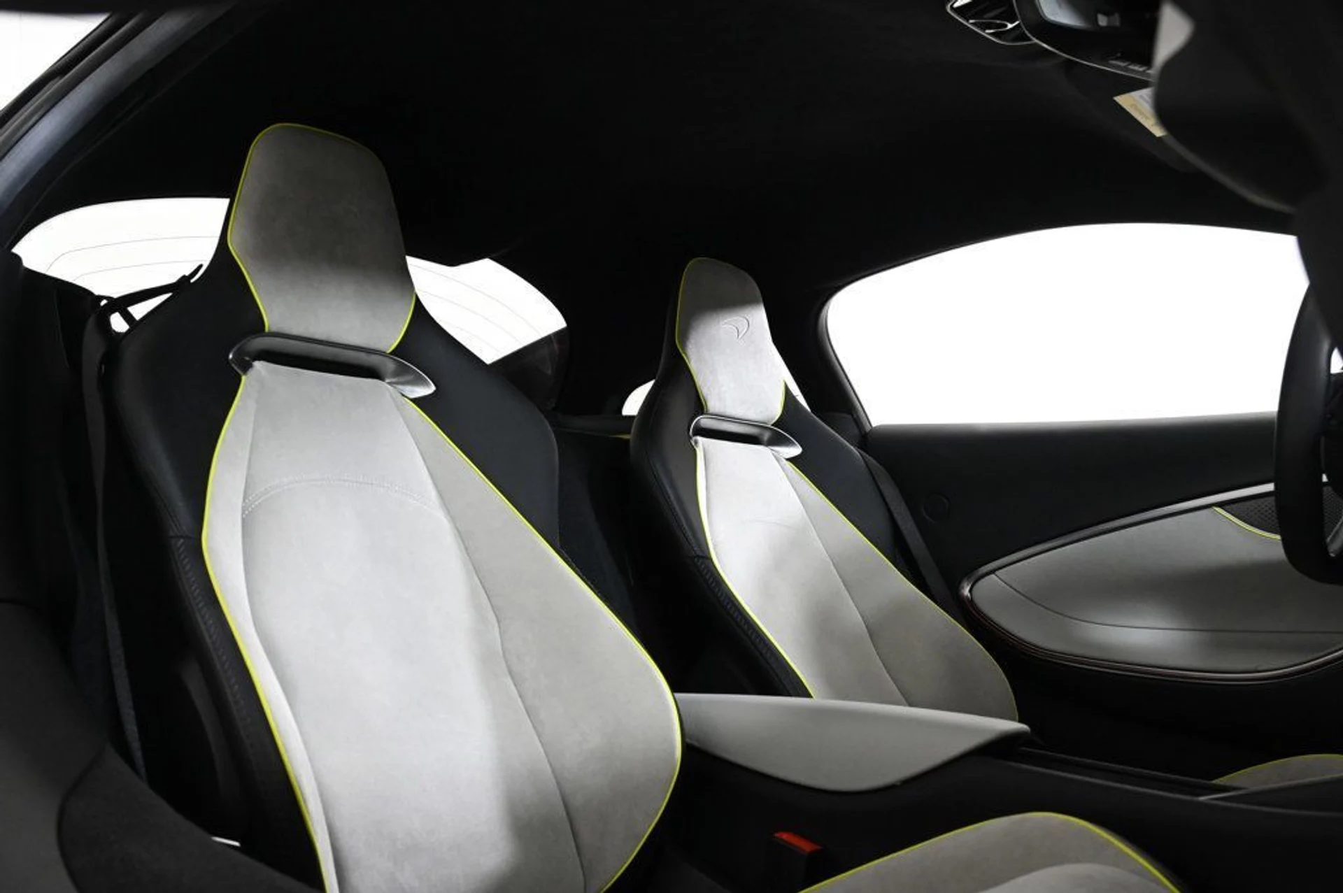 mph017_1489616772_used_2024_mclaren_artura_vision_11350_22954264_17_1024_1a41da16da