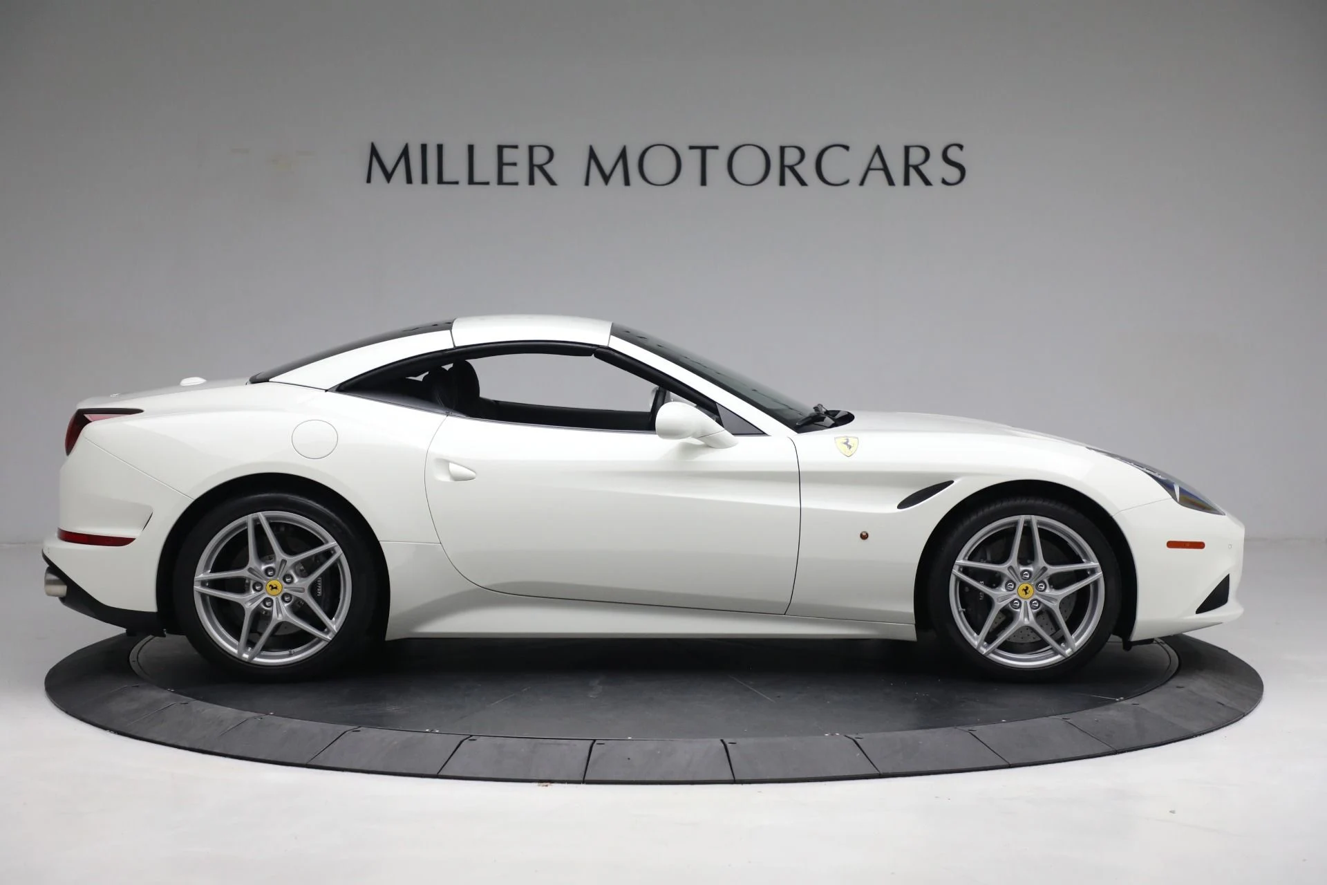 mph017_1490123384_Used_2017_Ferrari_California_T_c5b4ac6122