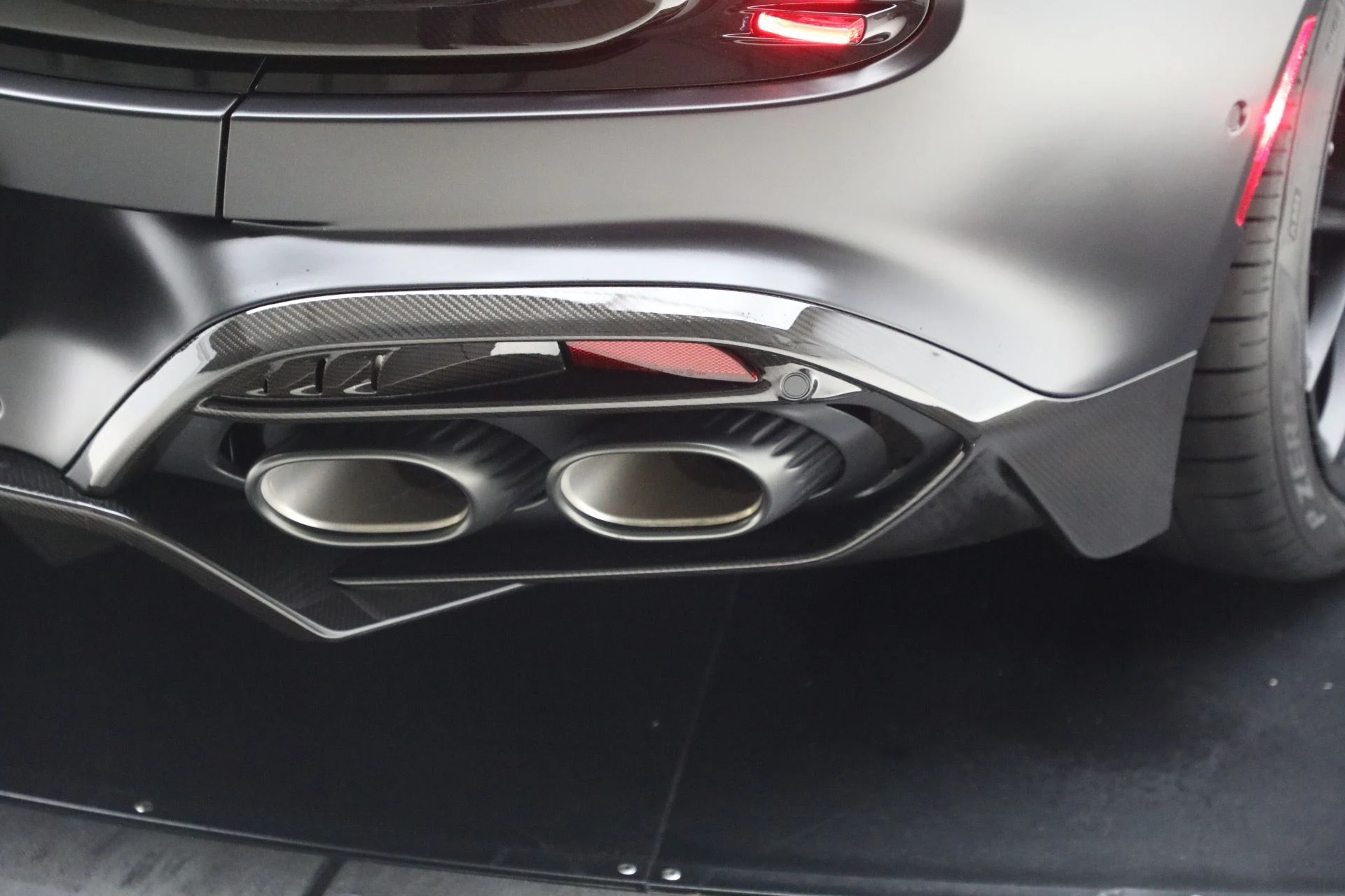 mph017_1498821834_Used_2025_Aston_Martin_Vanquish_5c9cc38a16