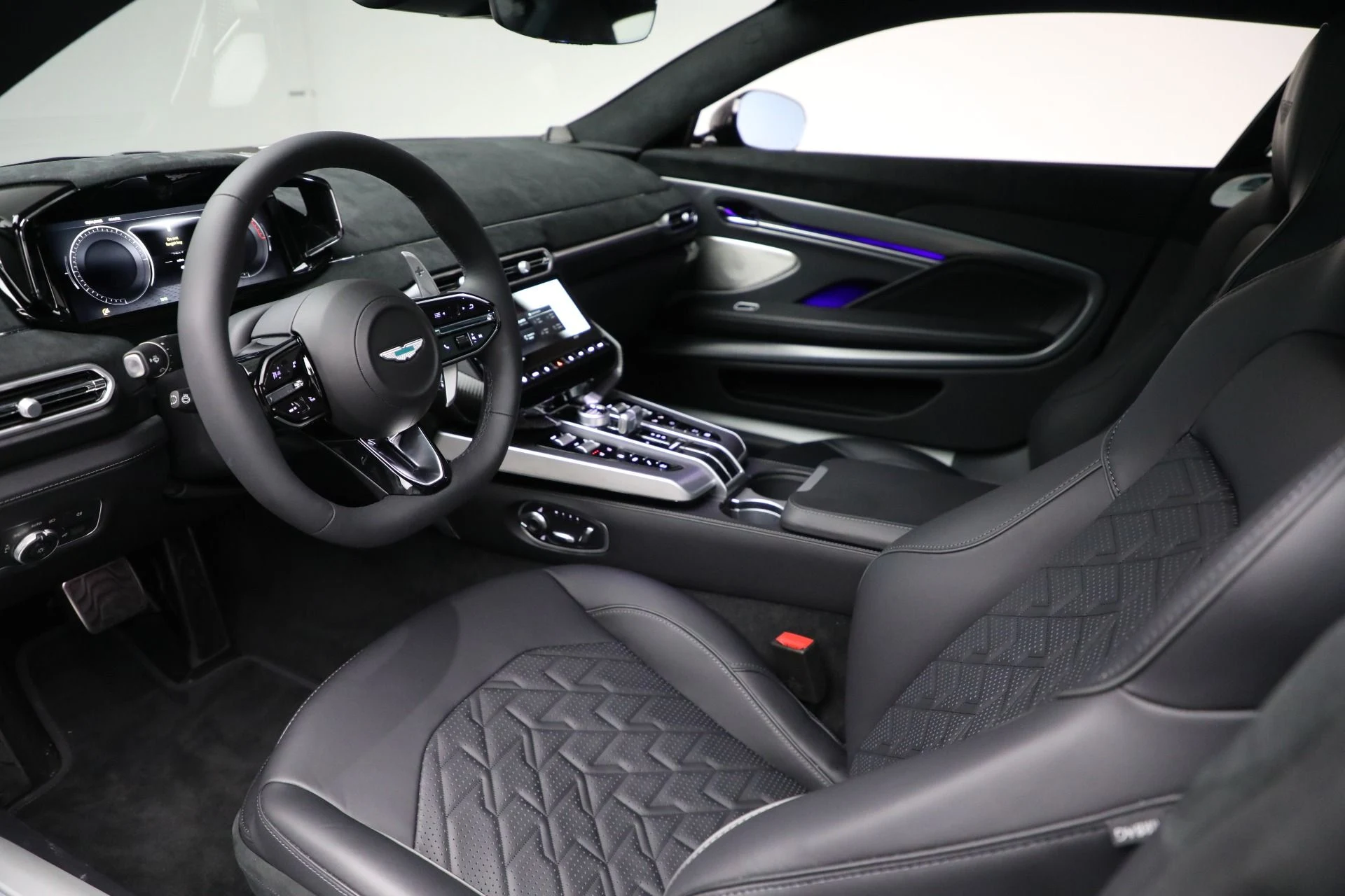 mph017_1502048856_New_2025_Aston_Martin_Vanquish_7587436a2c