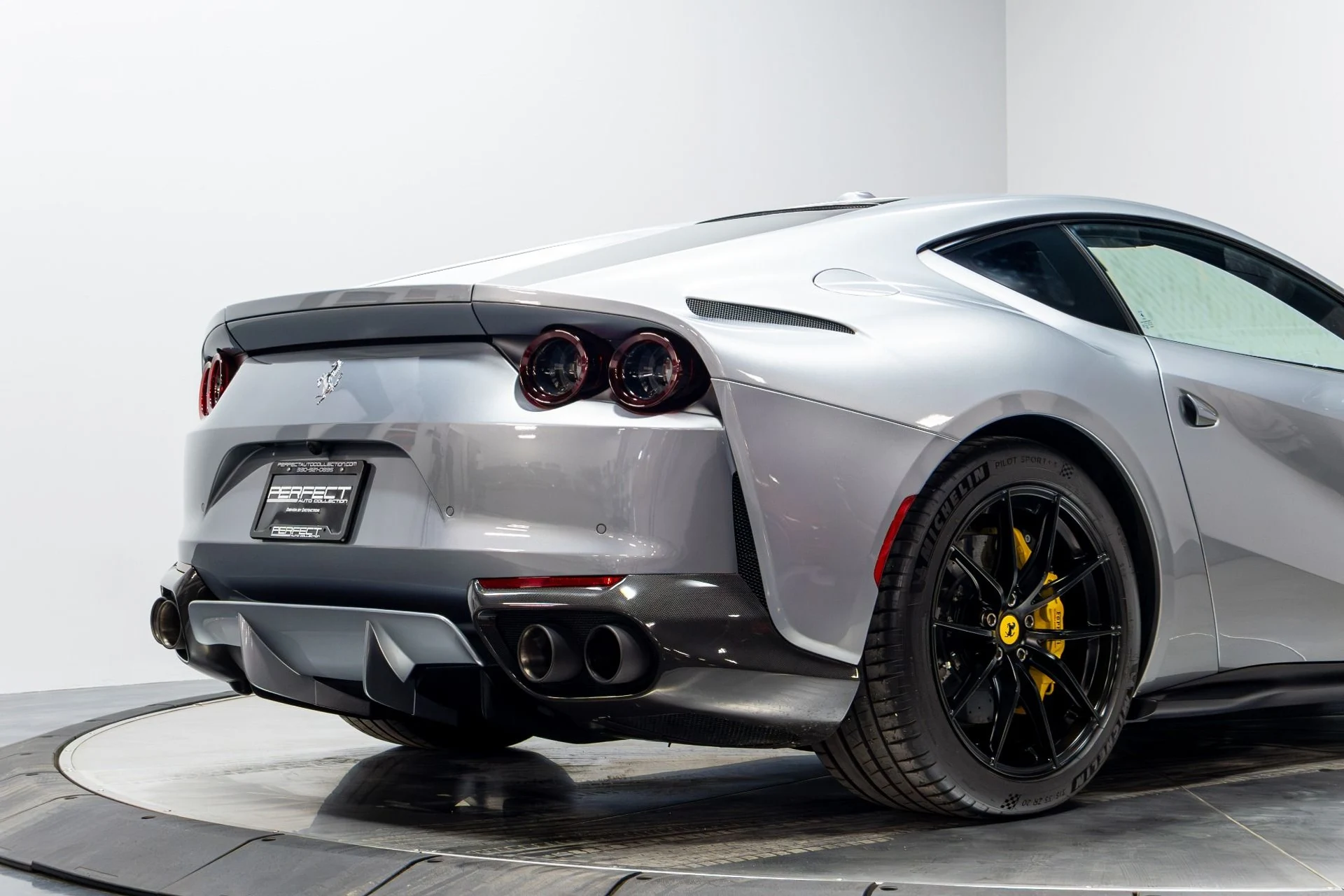 mph017_1510185144_Used_2018_Ferrari_812_Superfast_1777416678_8e82db1935