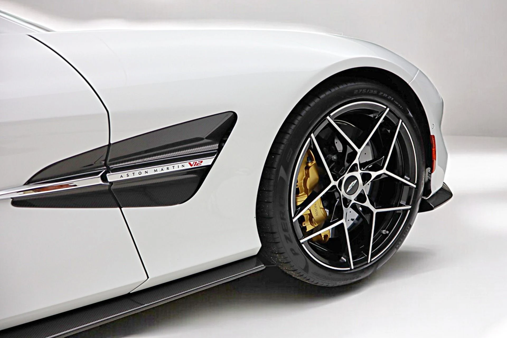 mph017_1522406478_New_2026_Aston_Martin_Vanquish_Volante_f1a337b9fc