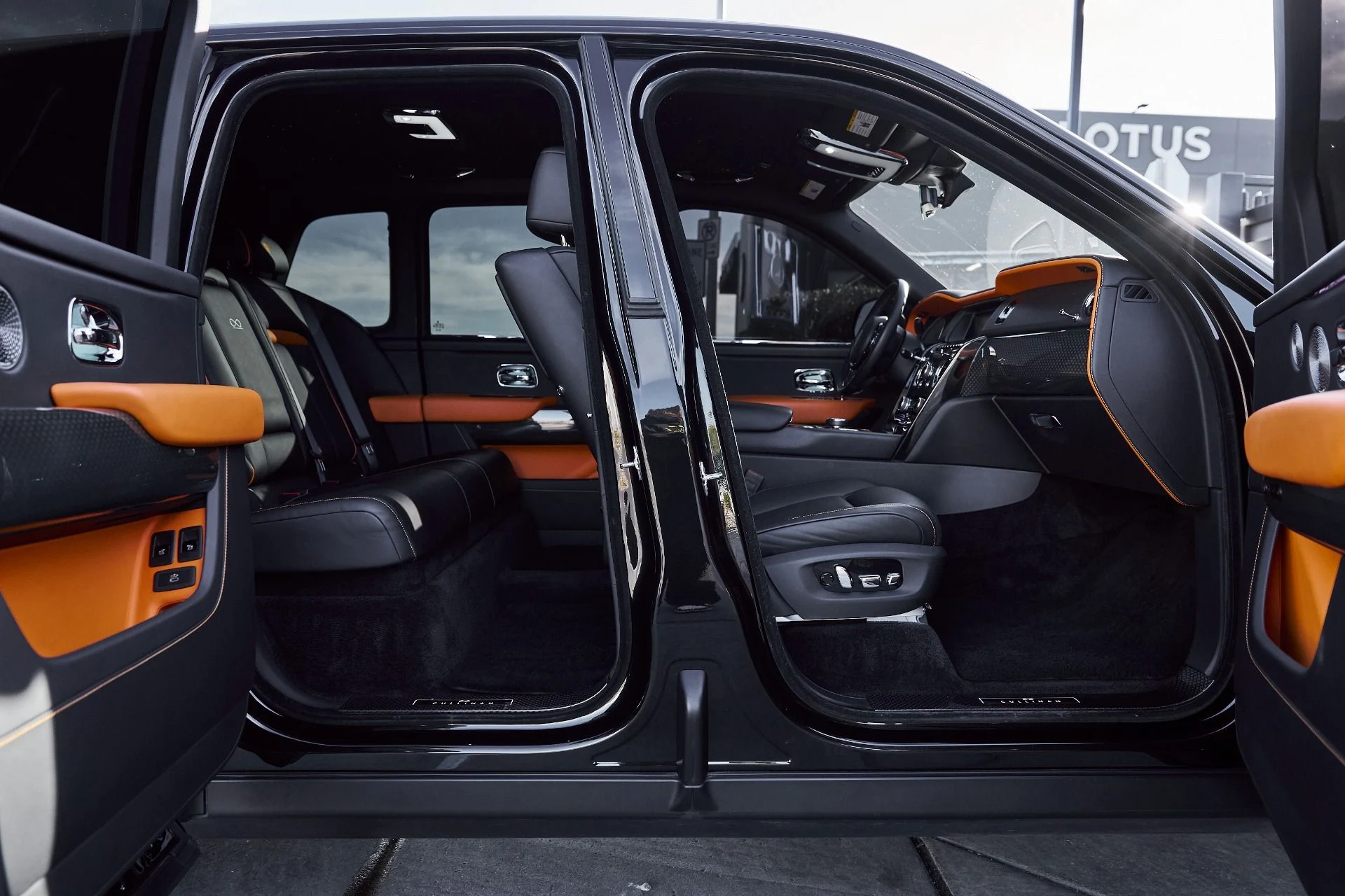 mph017_1532362383_Used_2022_Rolls_Royce_Cullinan_Black_Badge_1768359465_9f42704190