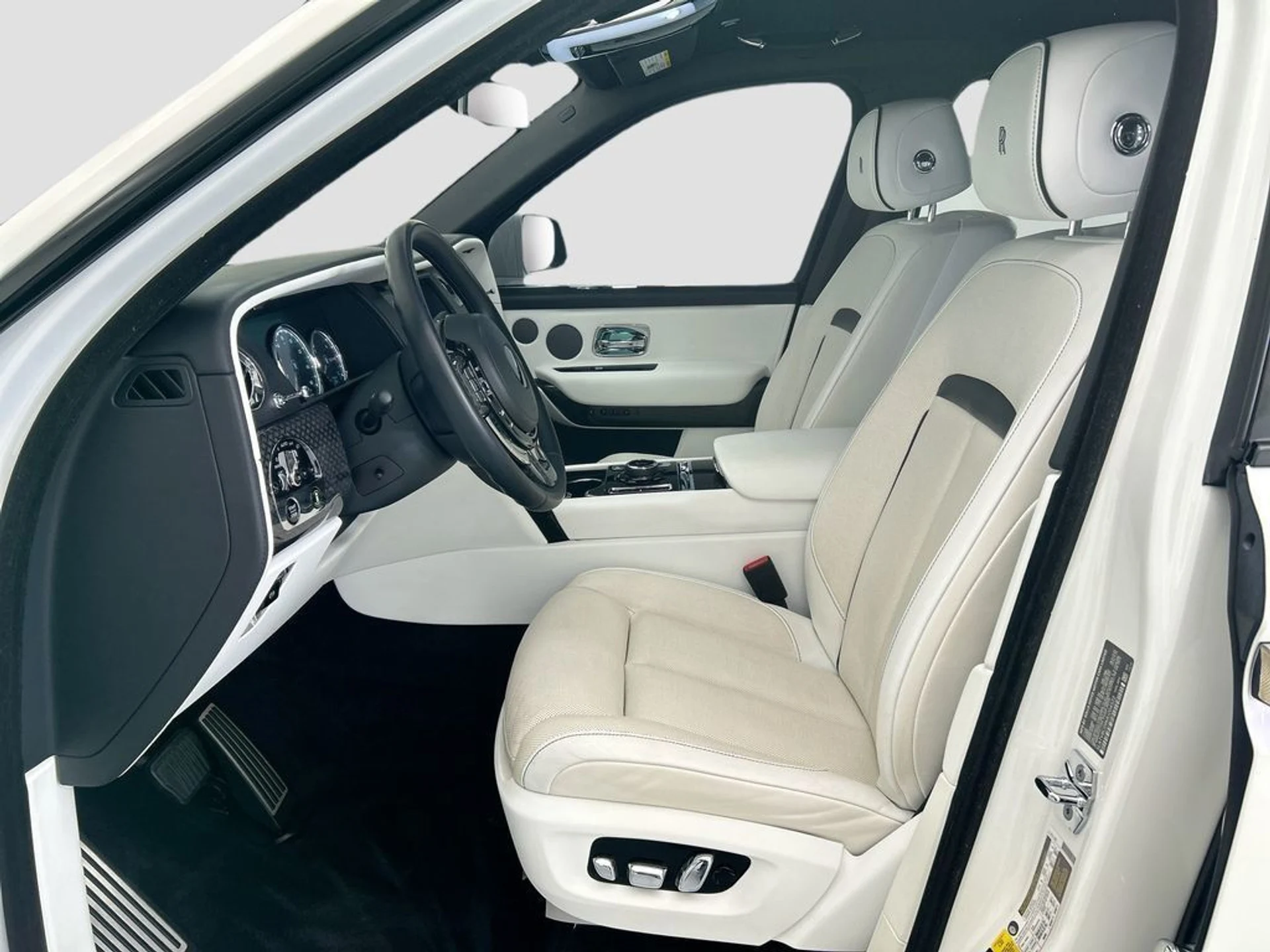 mph017_1534903925_used_2021_rolls_royce_cullinan_sportutility_8119_23020576_18_1024_c3f1402863