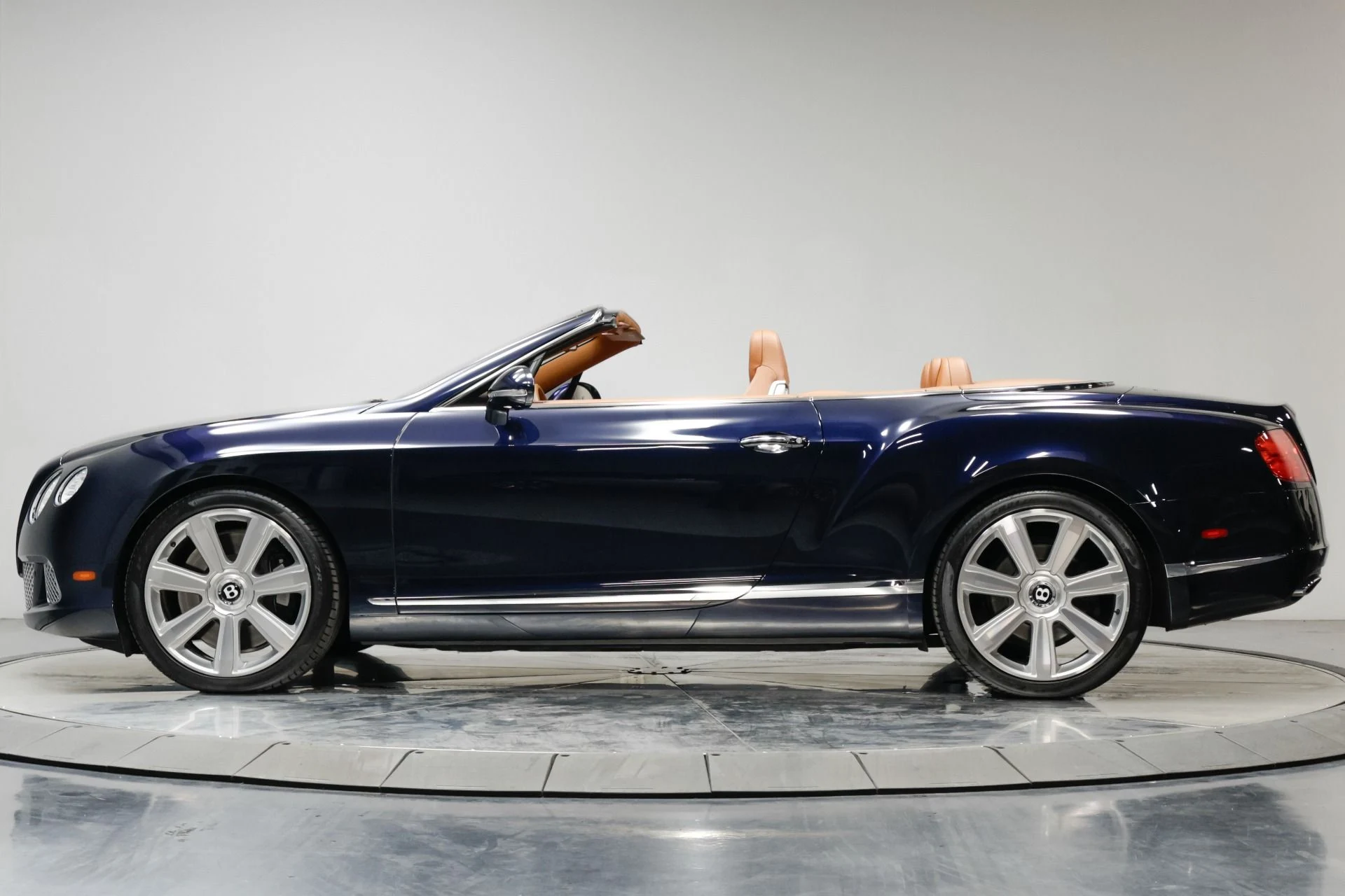 mph017_1544928336_Used_2013_Bentley_Continental_GTC_1761057953_d9cf44676c