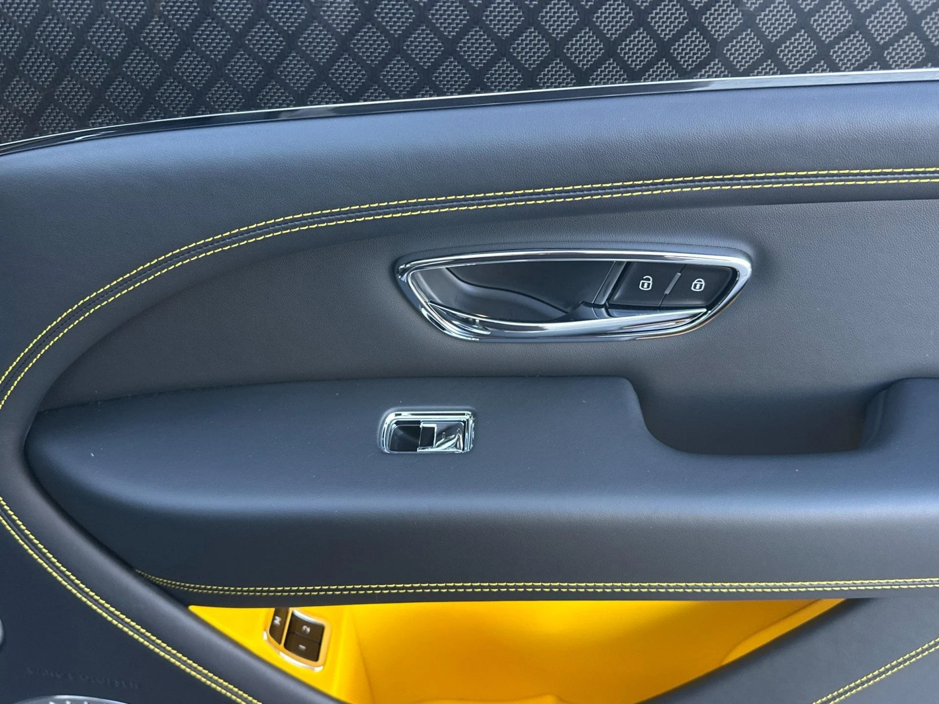 mph017_1547422723_New_2025_Bentley_Bentayga_S_Black_Edition_1771602899_b0680cc2a5