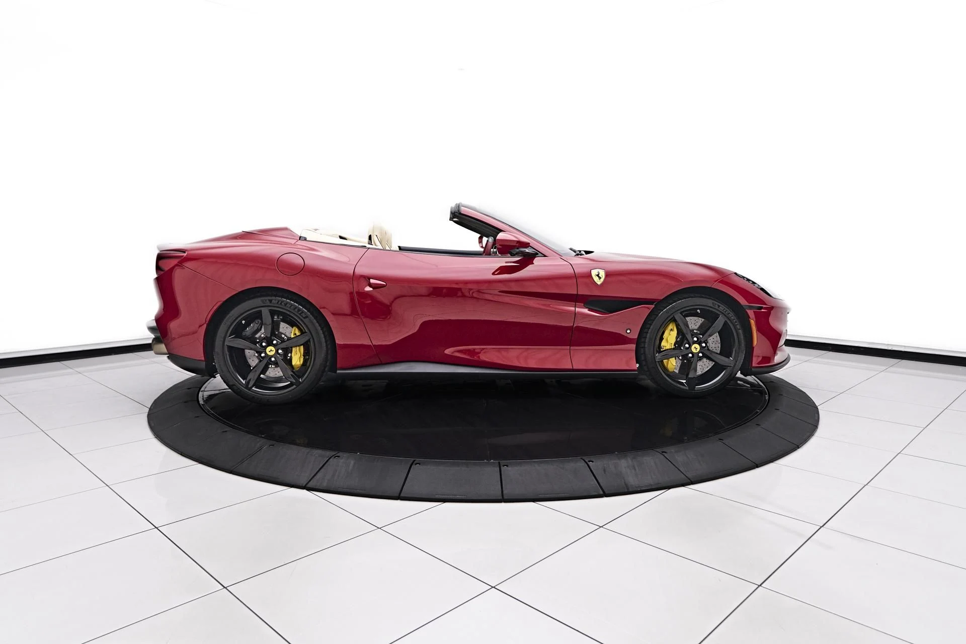 mph017_155056858_Used_2022_Ferrari_Portofino_Base_1752263914_99ff00e2d9