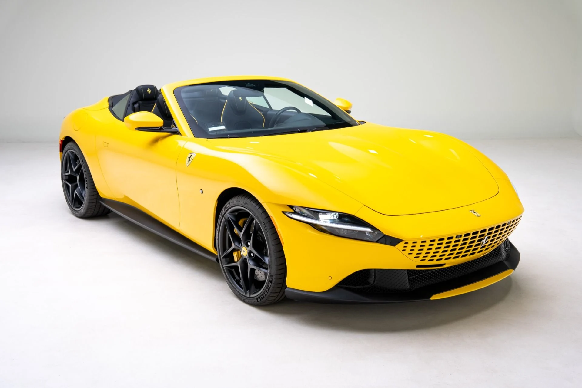 mph017_1554338366_Used_2025_Ferrari_Roma_Spider_1768435062_97c1ac375b