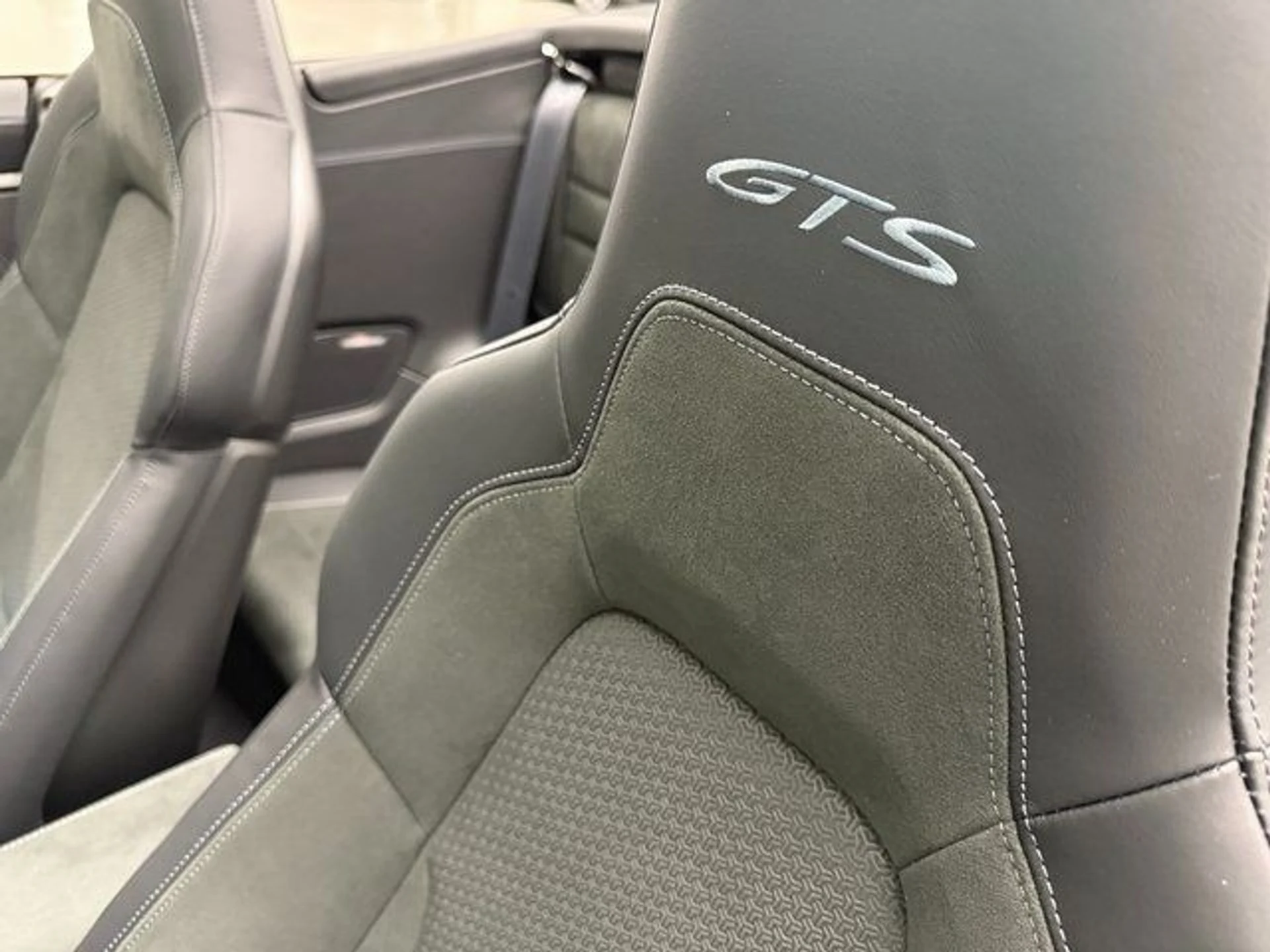 mph017_155956045_75e142eff2055f0ea5ccde28d558a35e_6c85095f39