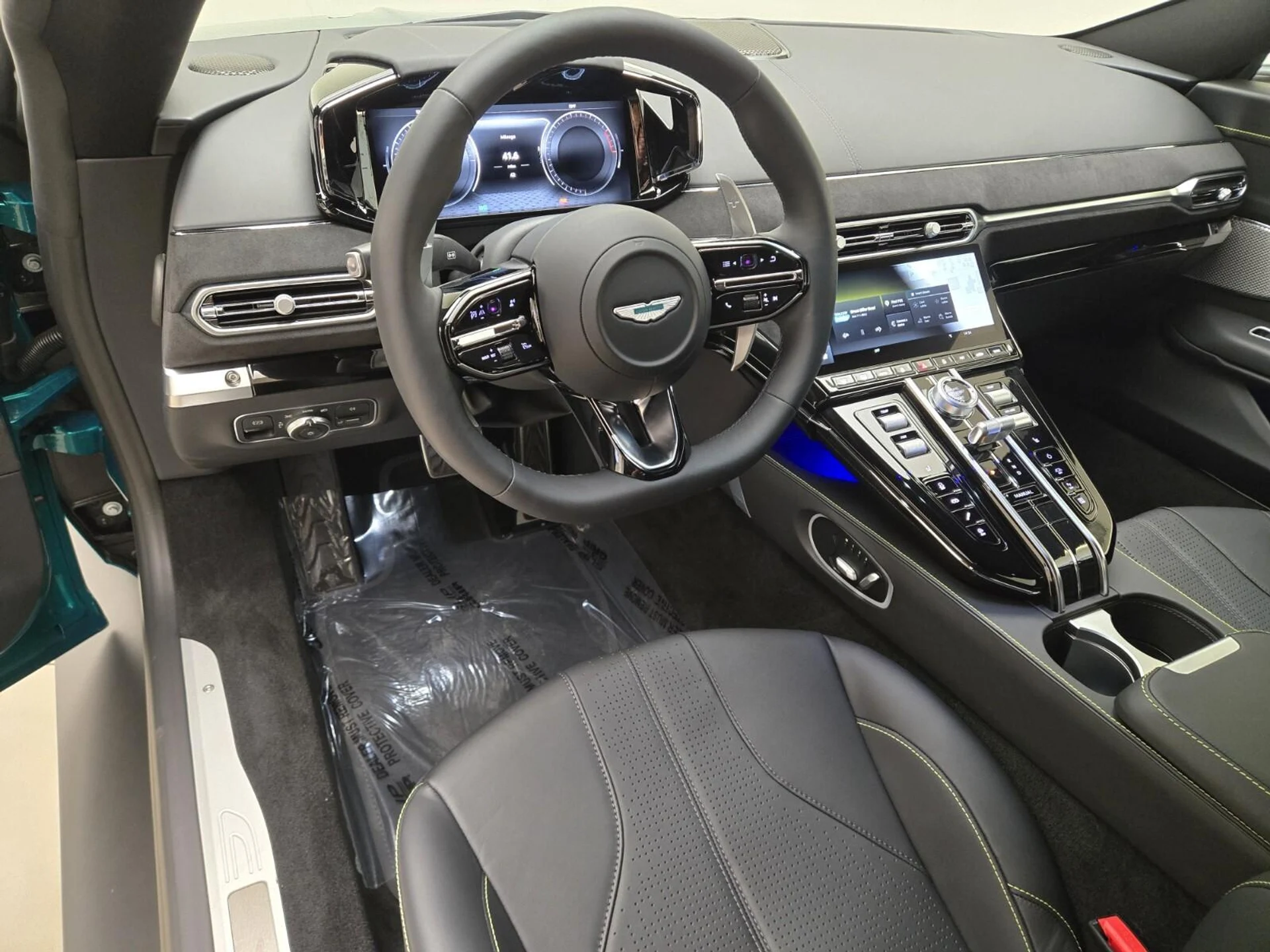 mph017_1559789586_New_2025_Aston_Martin_Vantage_1753161768_26560164f8