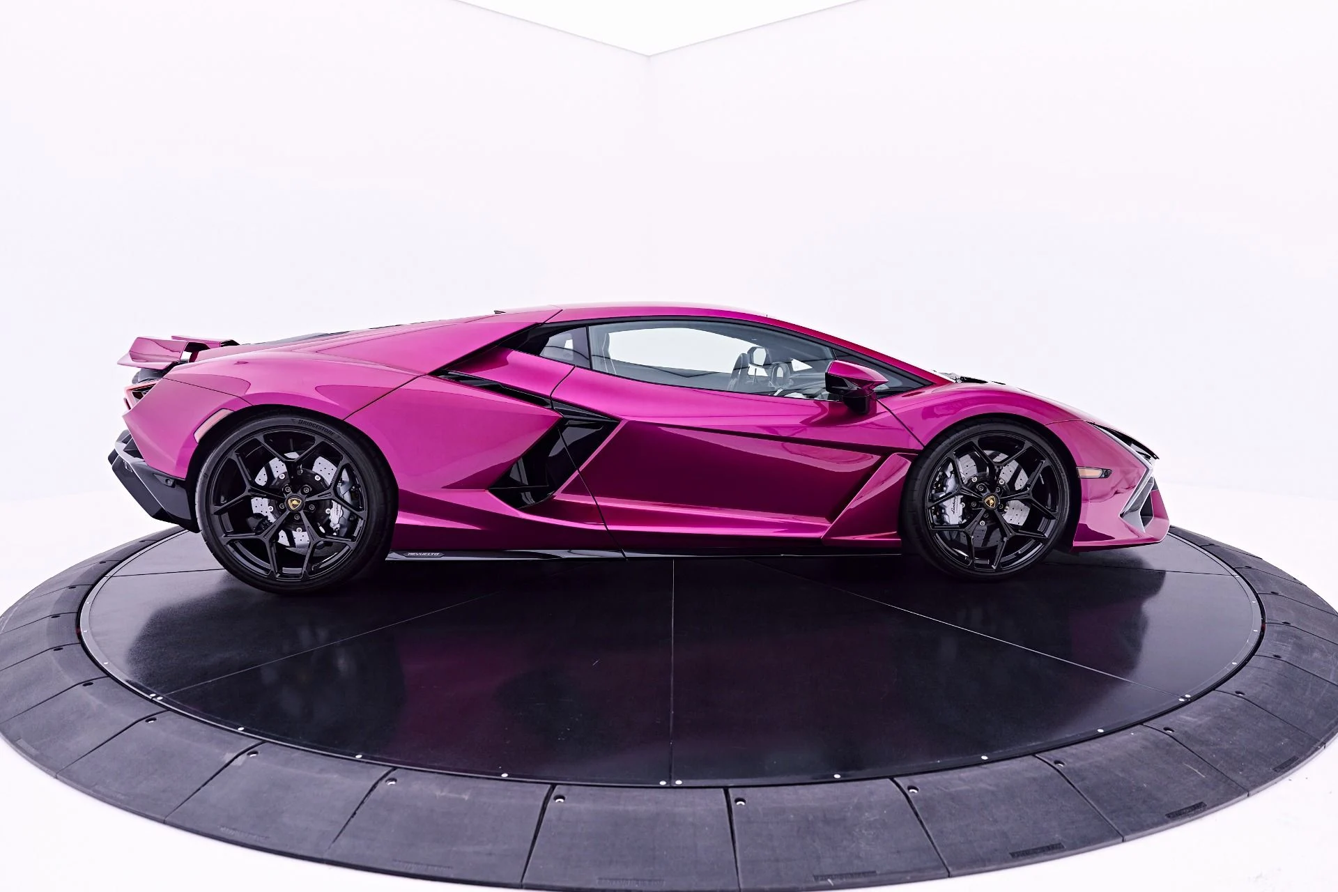 mph017_1567254195_Used_2025_Lamborghini_Revuelto_Base_1782964995_31943d19ae