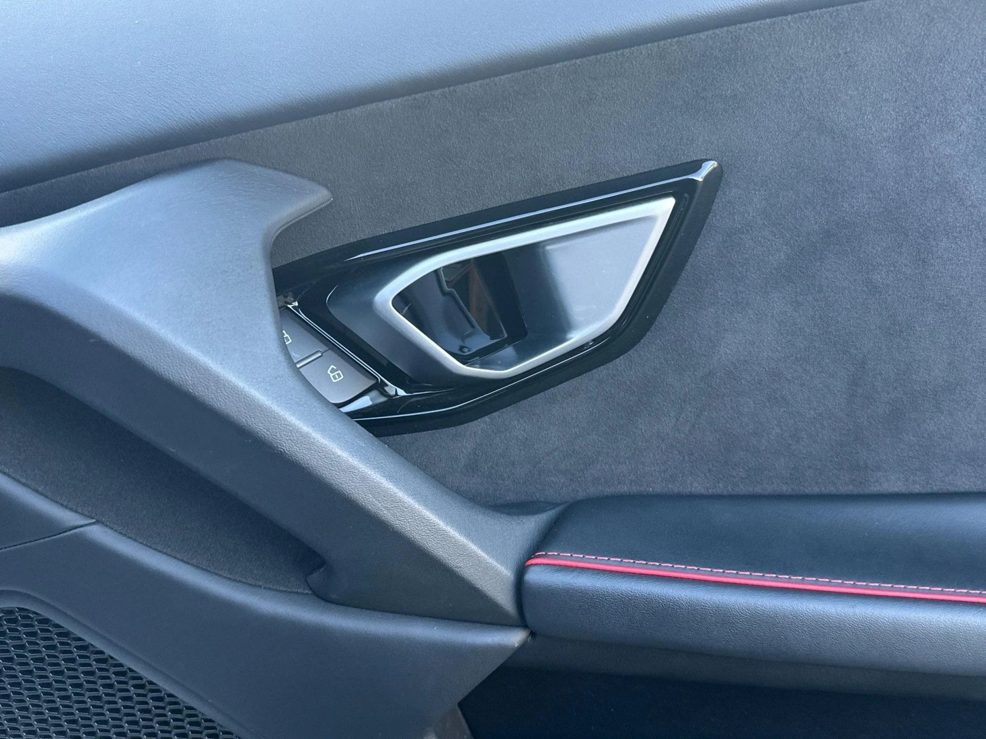 mph017_1571389480_Used_2020_Lamborghini_Huracan_EVO_Selezione_CPO_1762507886_ebfcbadb74