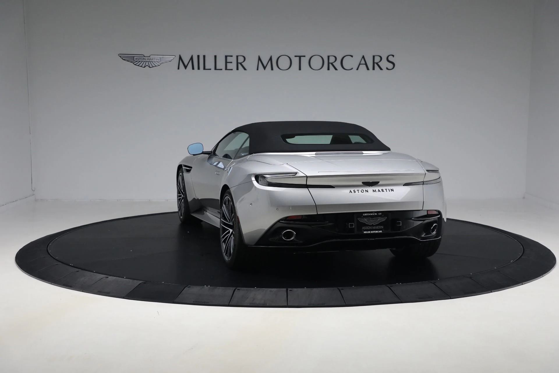 mph017_1581713558_New_2026_Aston_Martin_DB_12_Volante_810bc896b6