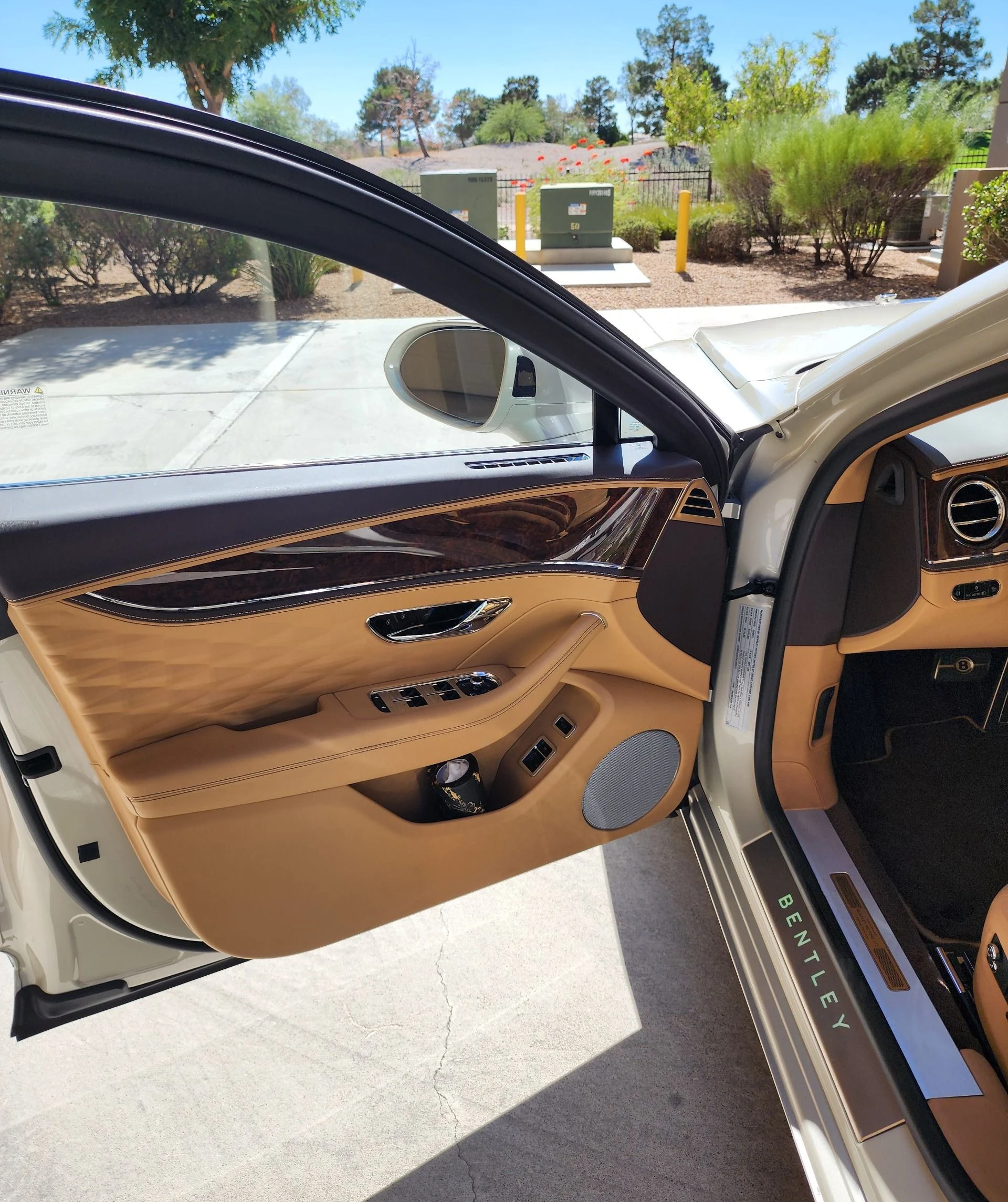 mph017_1582051461_Used_2022_Bentley_Flying_Spur_V8_1761690300_23537ceb90