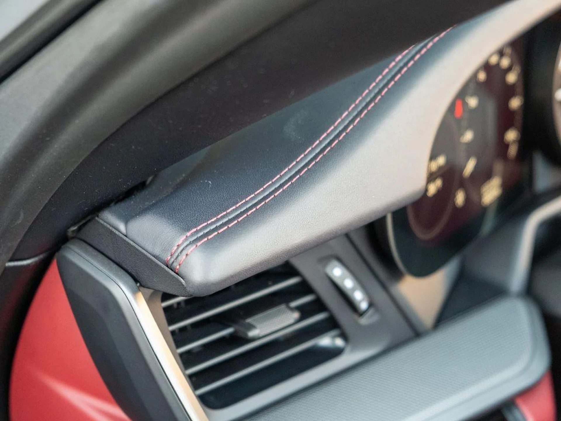 mph017_1596494420_lt_VO_Ofl_Mnm_T47x_ADS_Fkb_AM_0ur9_M_ba67c42790