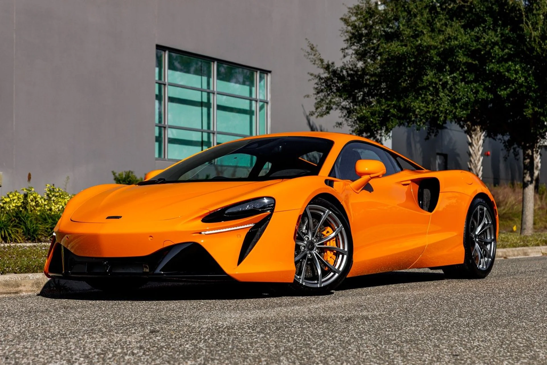 mph017_160570617_617_p18_l_96c05f3999