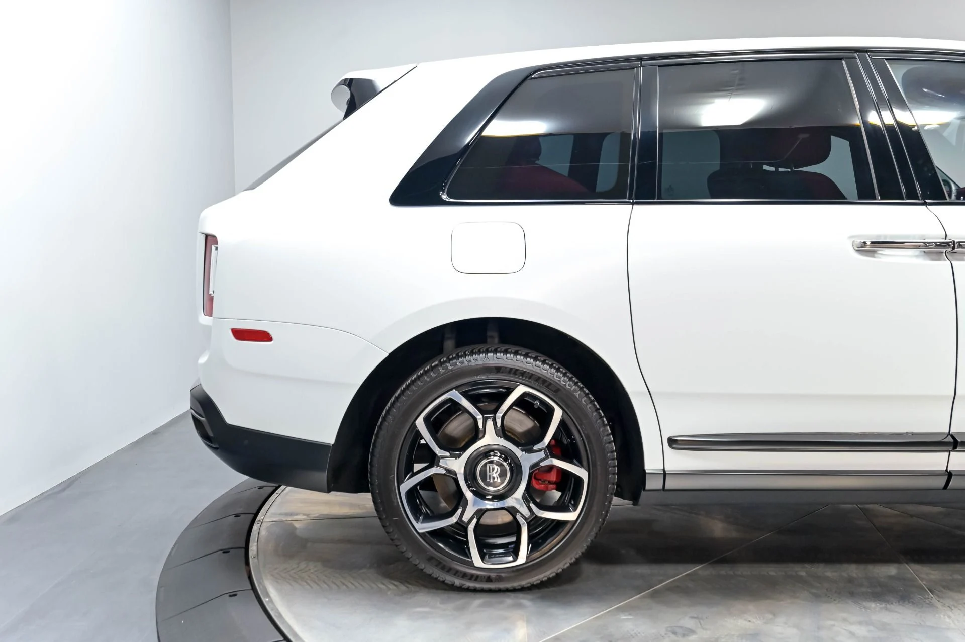 mph017_1610611390_Used_2021_Rolls_Royce_Cullinan_Black_Badge_1778629802_f5a80b2f5a