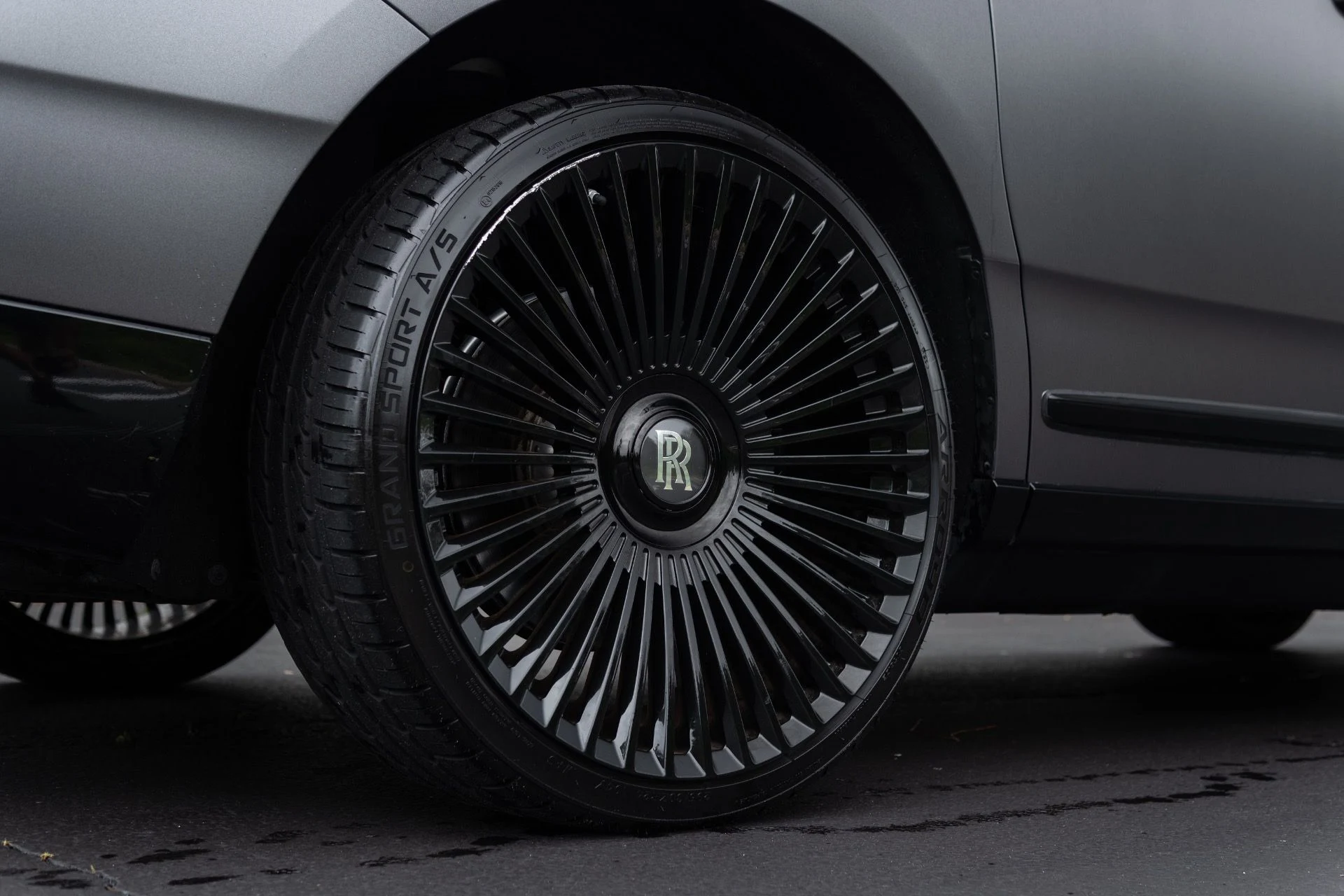 mph017_1620629651_Used_2020_Rolls_Royce_Cullinan_1775753700_ed7a29cb96