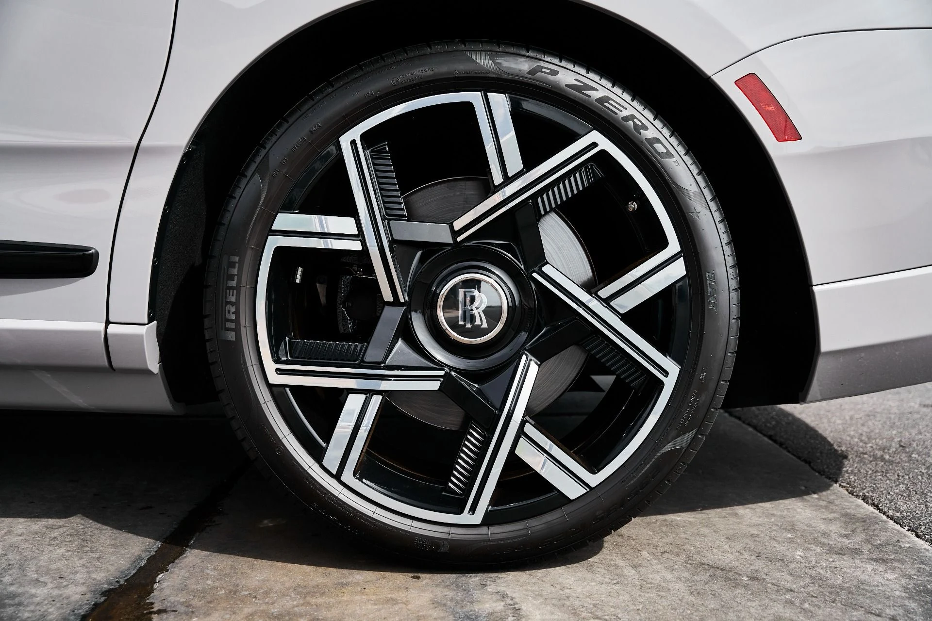 mph017_1636770427_Used_2025_Rolls_Royce_Cullinan_Black_Badge_1774912462_b5184ae02c