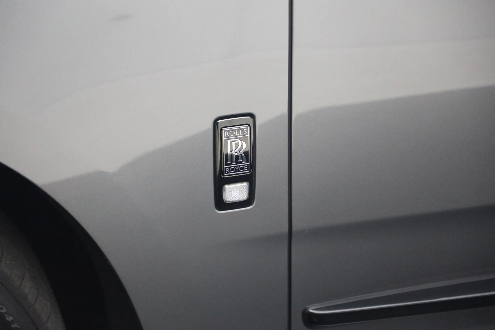 mph017_1648521675_New_2027_Rolls_Royce_Black_Badge_Cullinan_752512a0db