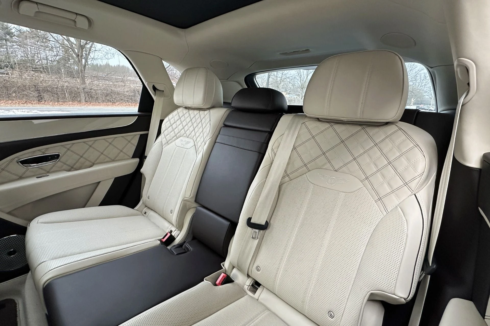 mph017_1648538821_Used_2022_Bentley_Bentayga_V8_1767989302_2dece0fa57