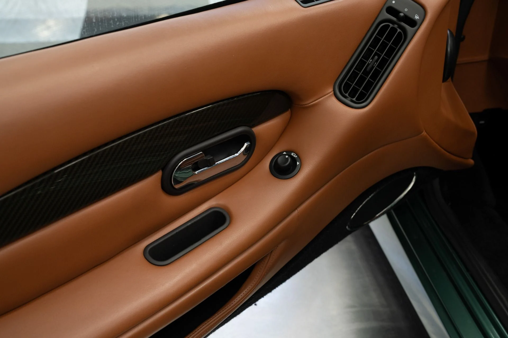 mph017_1648705243_Used_2003_Aston_Martin_DB_7_Vantage_Volante_V12_Power_Low_Miles_Great_Color_Highly_Original_1762809232_286563e780