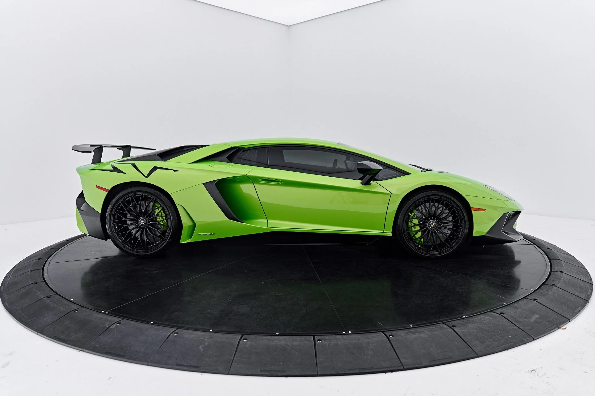 mph017_1650895635_Used_2016_Lamborghini_Aventador_LP_750_4_Super_Veloce_1791227457_0b5001787d
