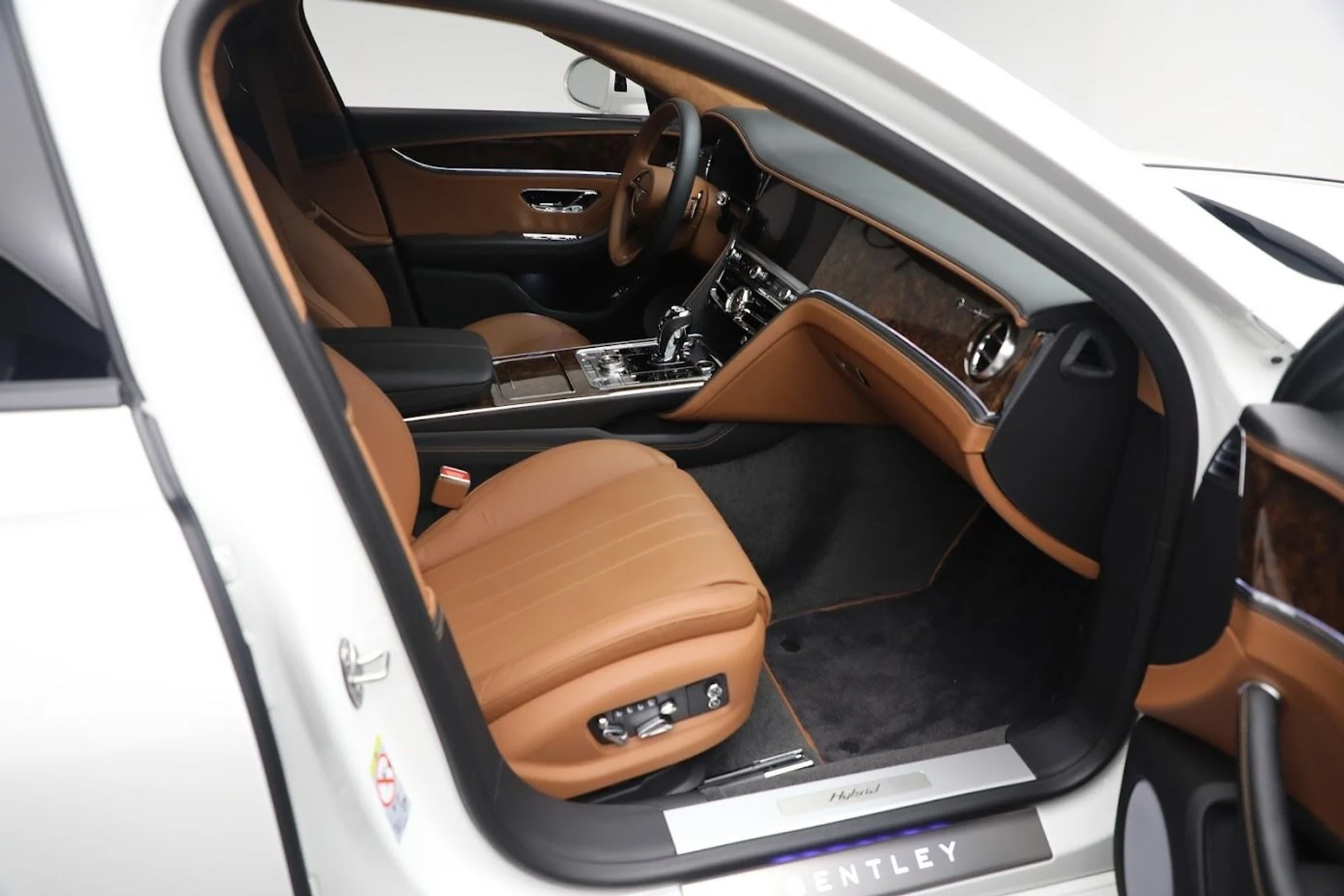 mph017_1651667919_Used_2022_Bentley_Flying_Spur_Hybrid_7a8a204a03