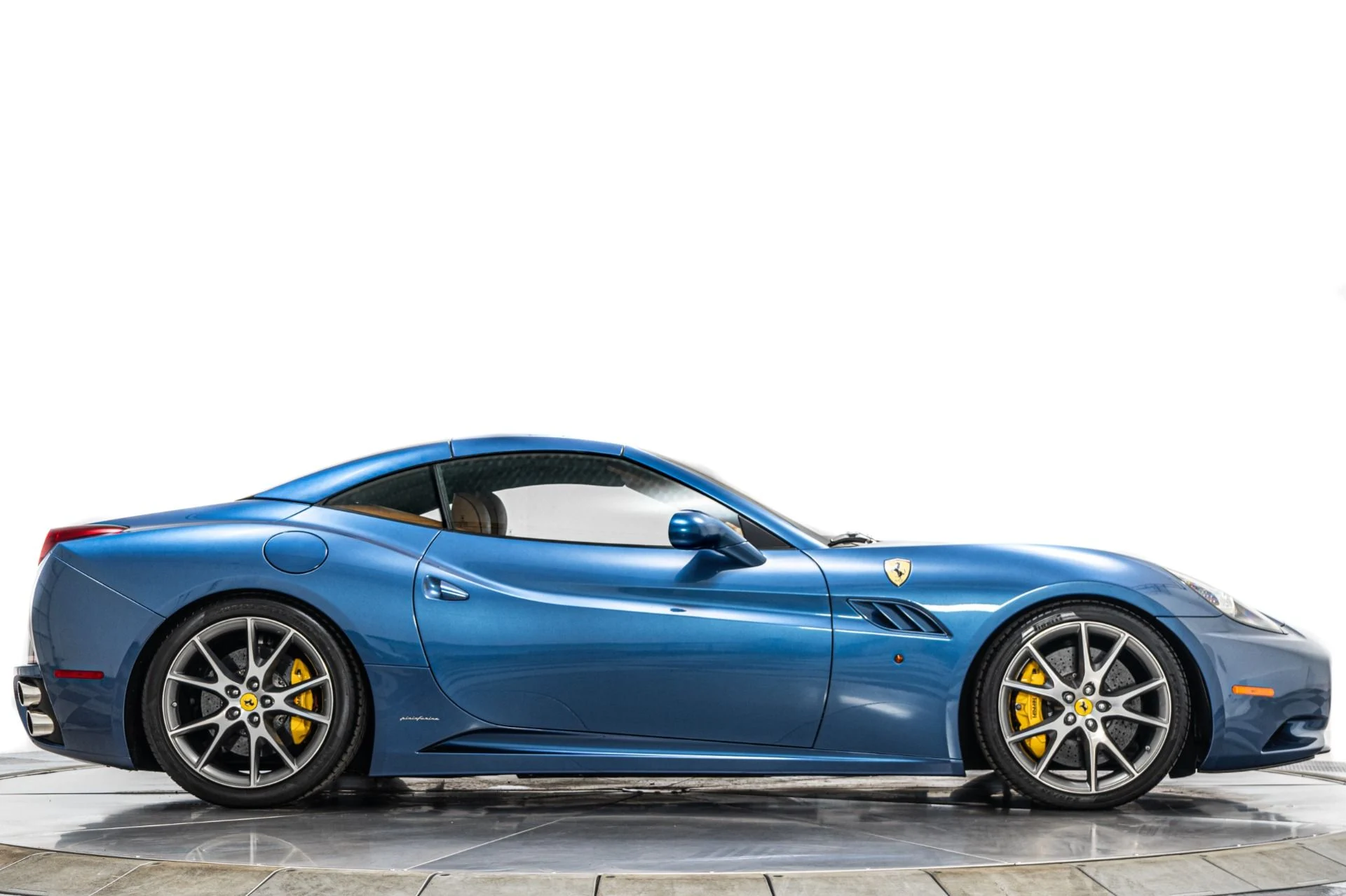 mph017_1653514898_Used_2010_Ferrari_California_1774646795_b2bc580793