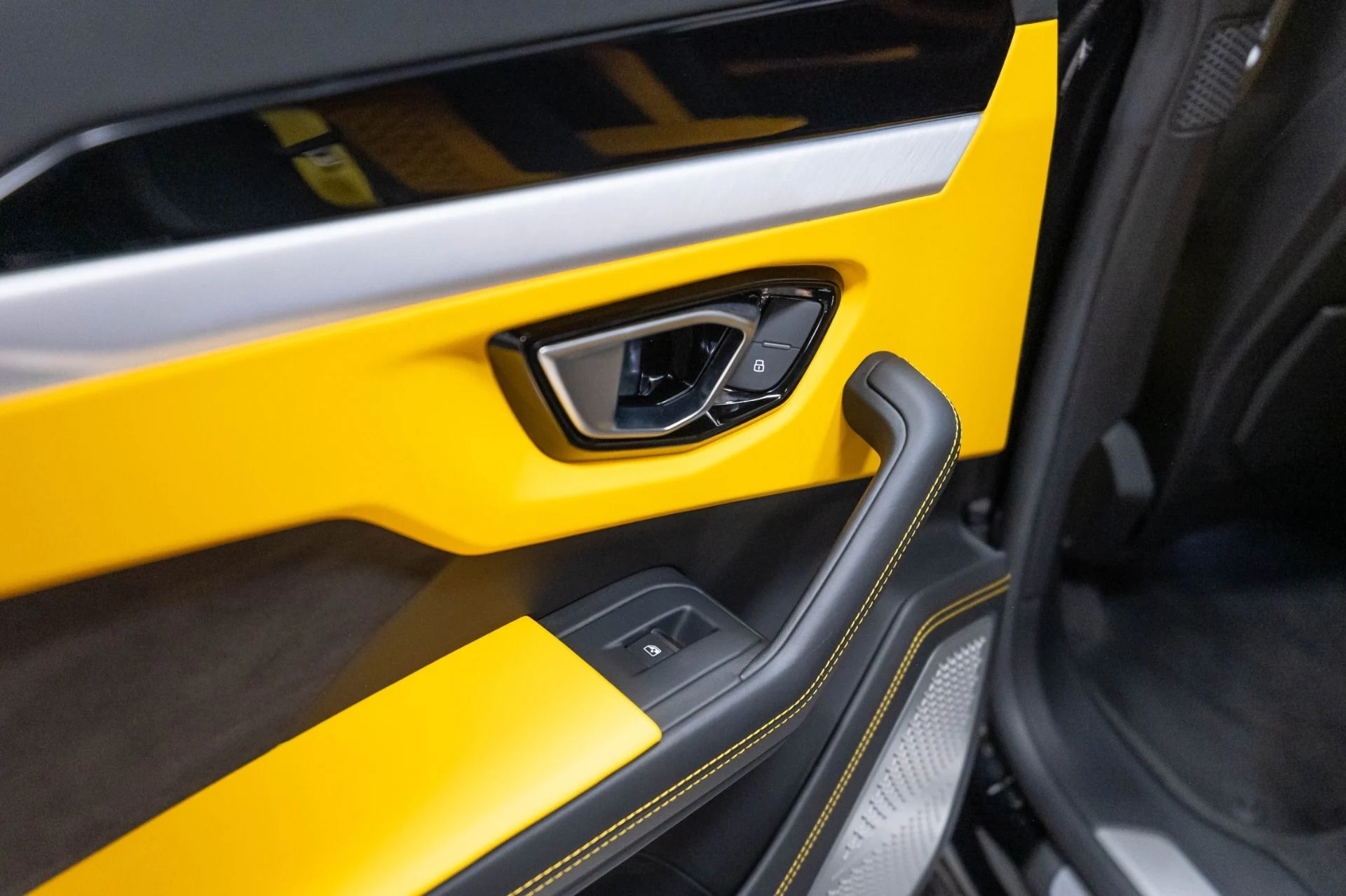 mph017_1654881110_Used_2019_Lamborghini_Urus_1786984868_0dd60b2699