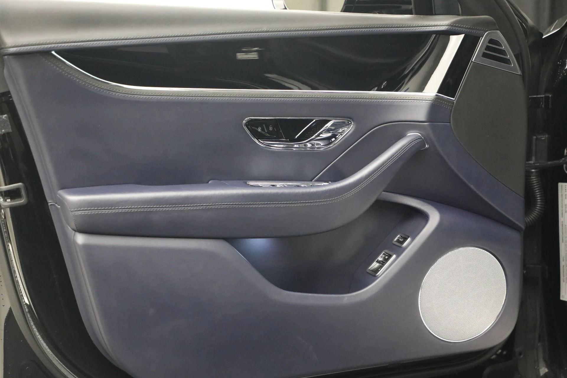 mph017_1672547698_Used_2023_Bentley_Flying_Spur_V8_1770152797_ec6d4e9ff6