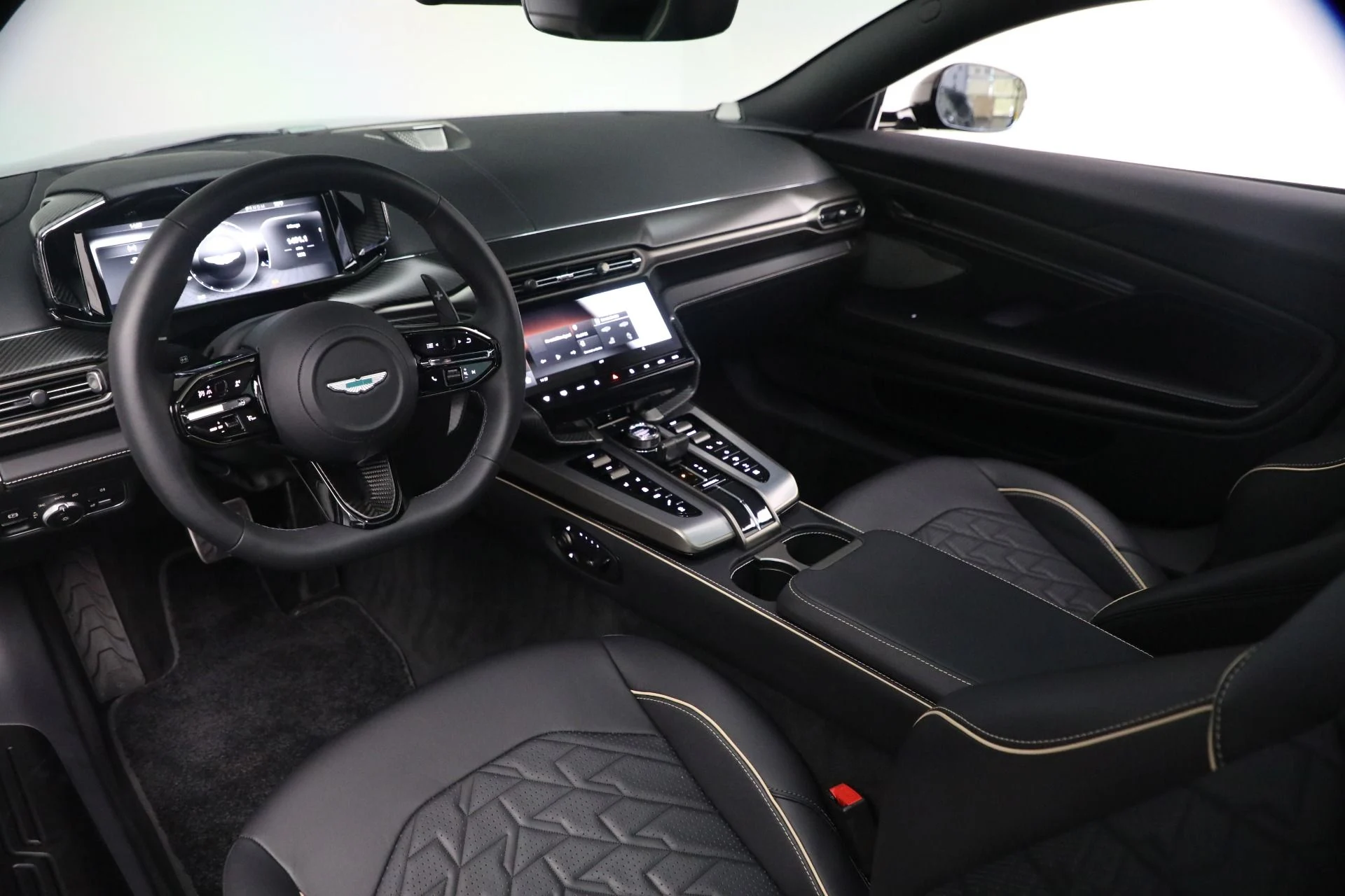 mph017_1675462735_Used_2025_Aston_Martin_Vanquish_1789418284_1d426ea99f