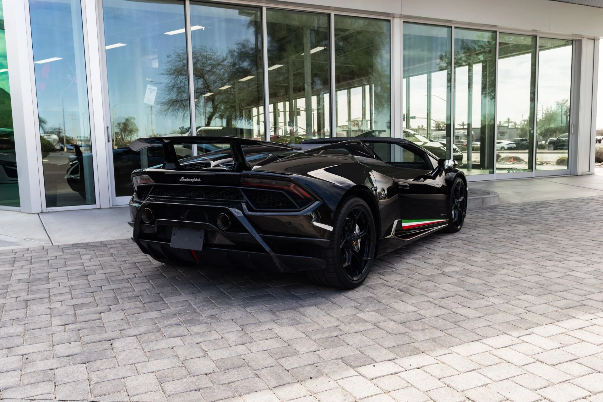 mph017_1679297235_Used_2018_Lamborghini_Huracan_LP_640_4_Performante_Spyder_1772832591_c29e046d37