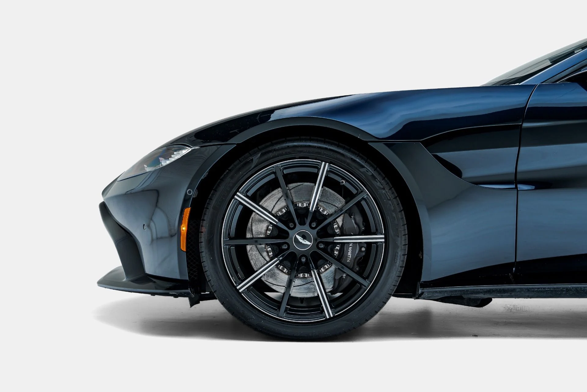 mph017_1679793374_Used_2019_Aston_Martin_Vantage_1793290908_a65deffbc2