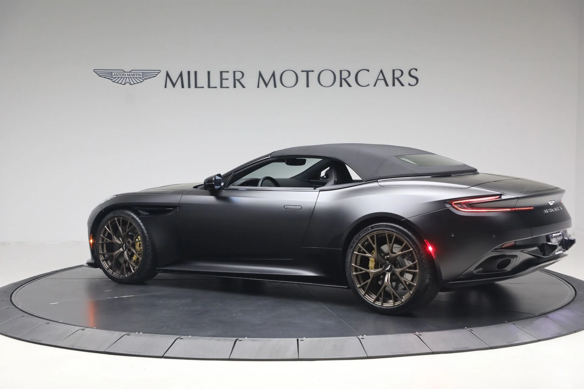 mph017_1685826525_Used_2024_Aston_Martin_DB_12_Volante_1778012465_57ba4c11c0