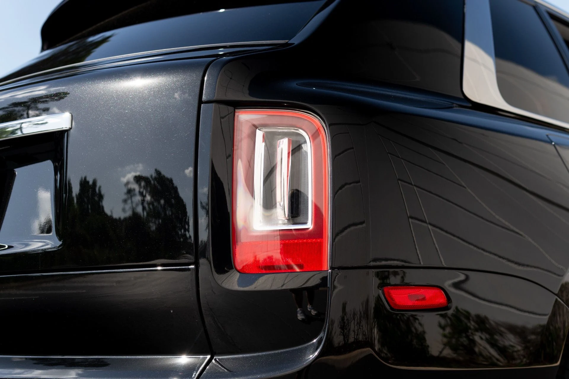 mph017_1689183821_Used_2019_Rolls_Royce_Cullinan_1769627245_f470b758aa