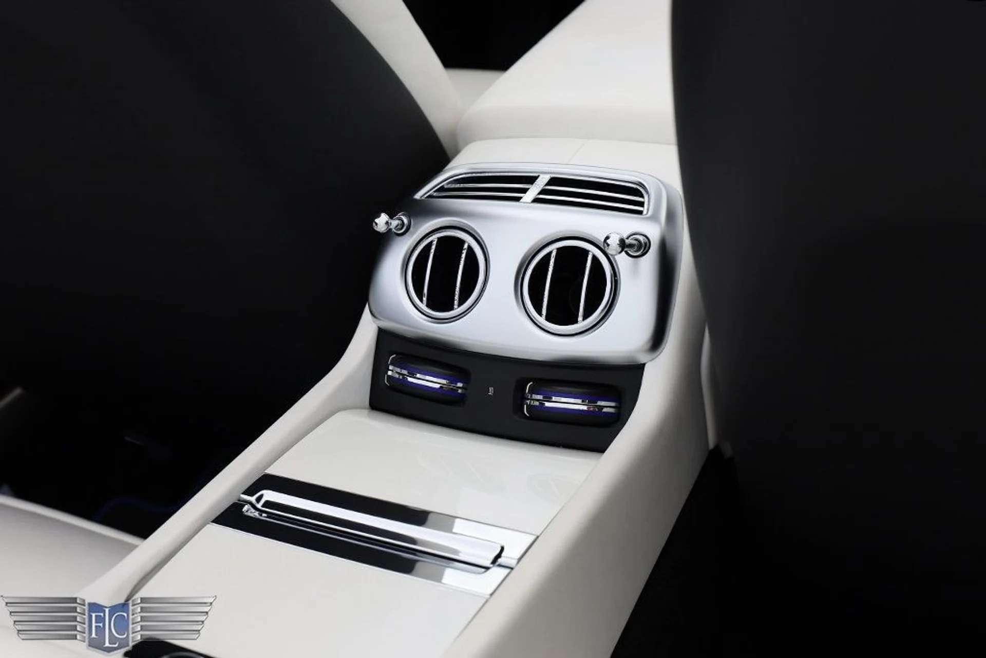 mph017_169744672_used_2018_rolls_royce_dawn_convertible_6305_22879158_18_1024_637eef5087