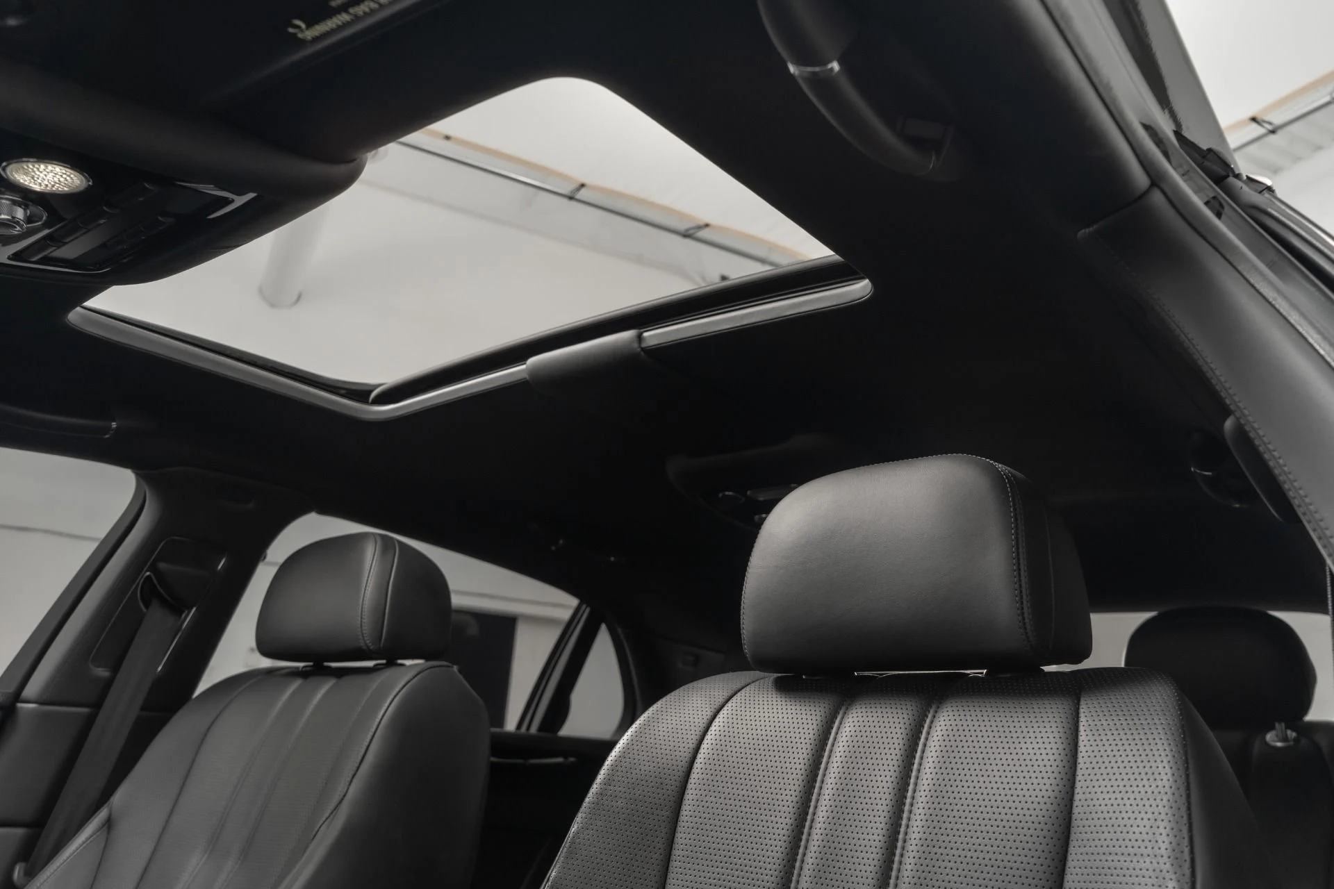 mph017_1703709891_Used_2015_Bentley_Flying_Spur_W12_1759873235_9a9b555bec