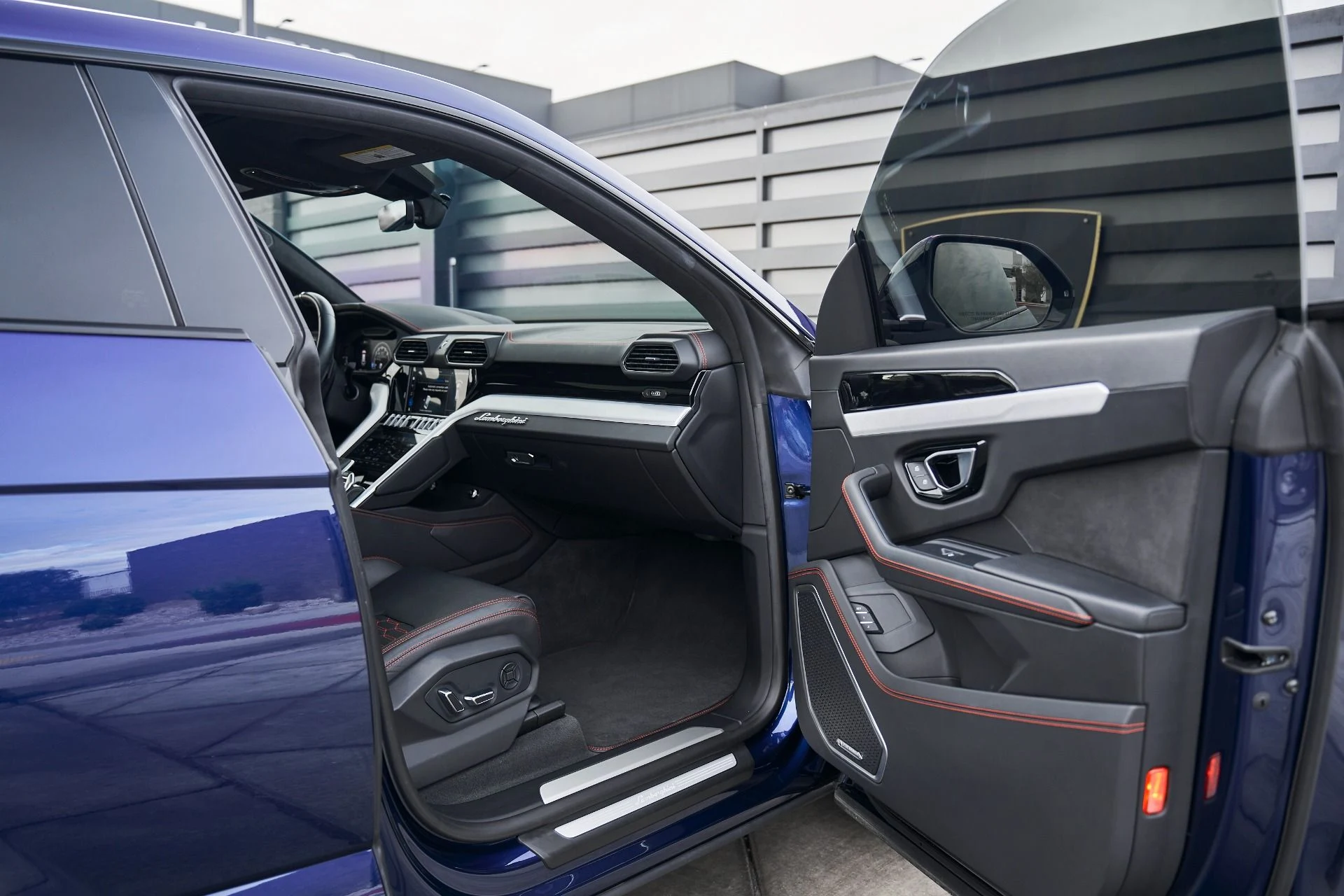 mph017_1706230463_Used_2021_Lamborghini_Urus_1763157053_5adfac771d