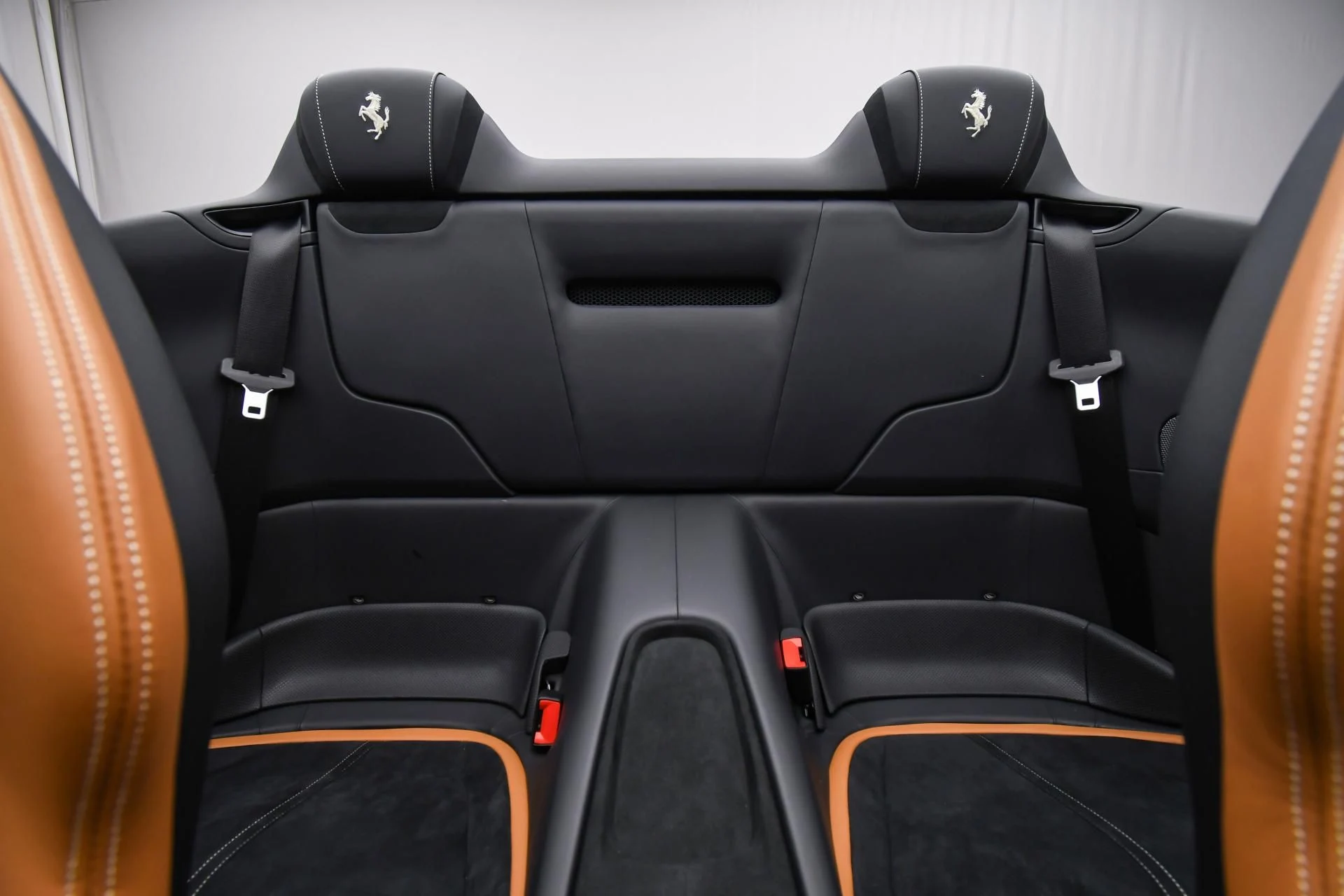 mph017_1706681678_Used_2025_Ferrari_Roma_Spider_1755677452_0a42ad7736
