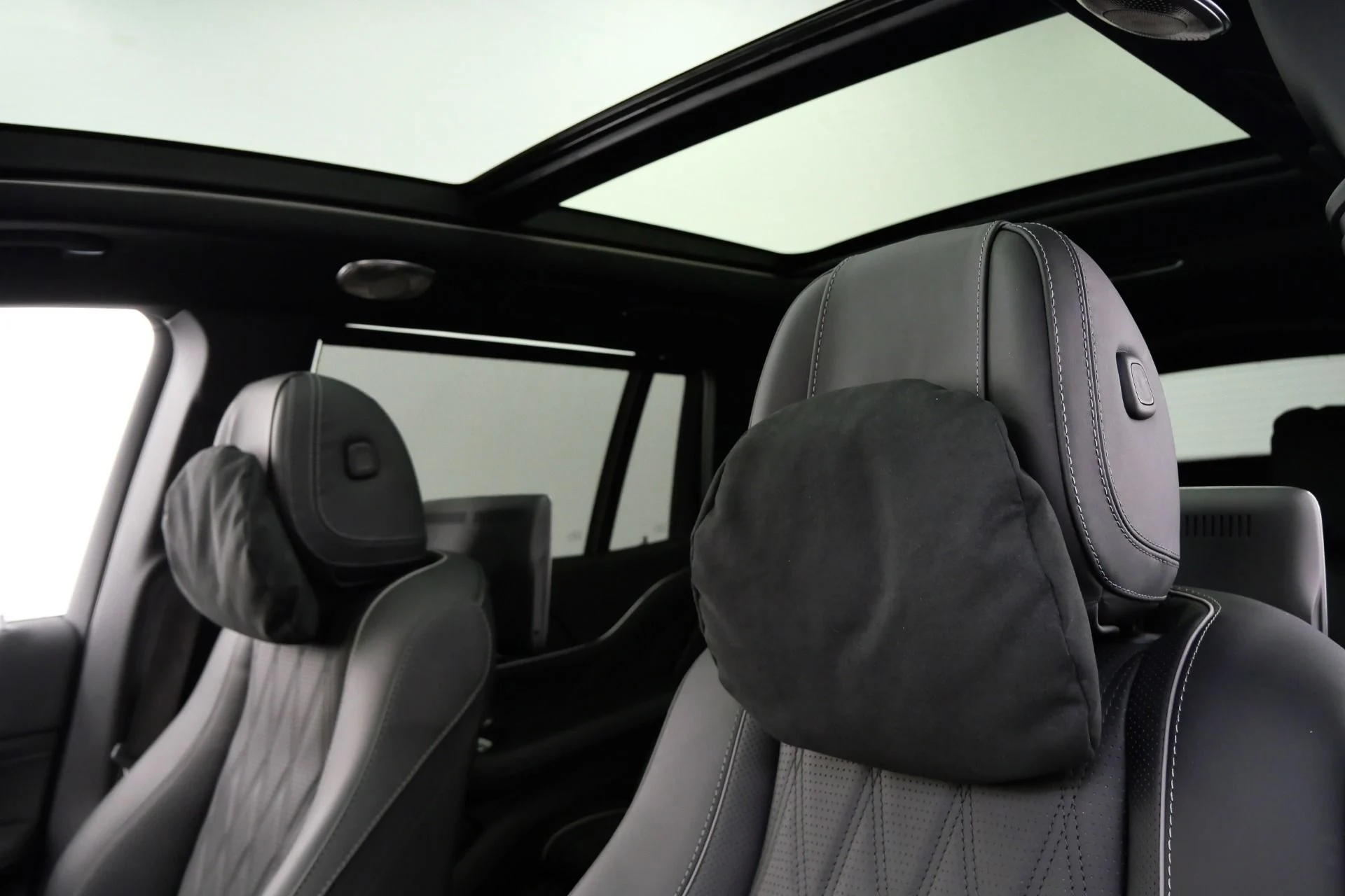 mph017_1710875243_Used_2025_Mercedes_Benz_Maybach_GLS_600_4_MATIC_Monoblock_Wheels_4_Seat_Configuration_Rear_Entertainment_1776793710_76934bbc60