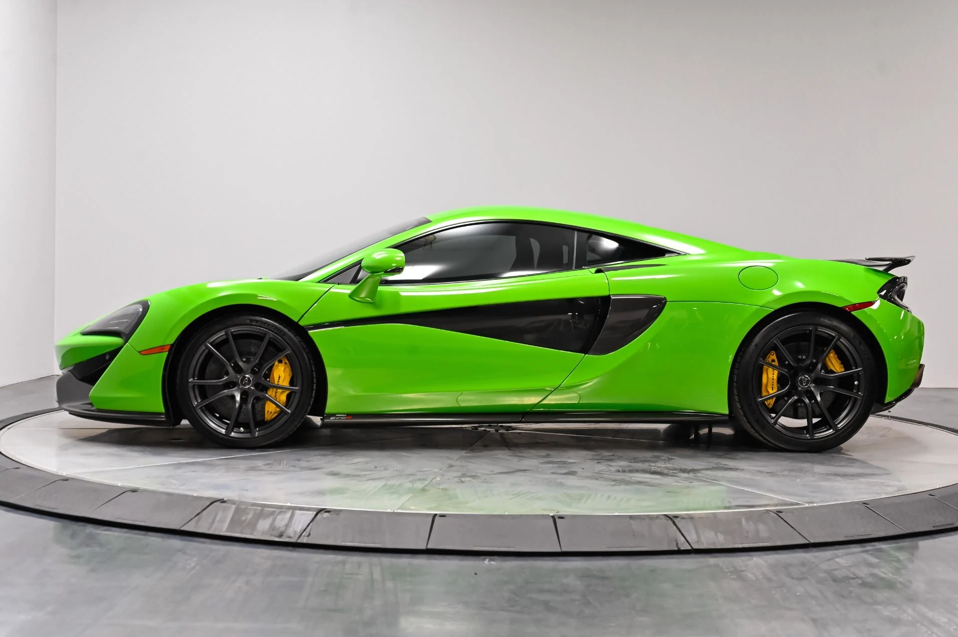 mph017_1711265541_Used_2016_Mc_Laren_570_S_Base_1792437916_0526d3a69d