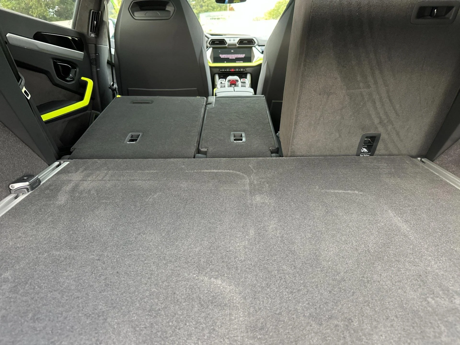 mph017_1719562356_New_2025_Lamborghini_Urus_SE_1762960328_eb3e8cc607