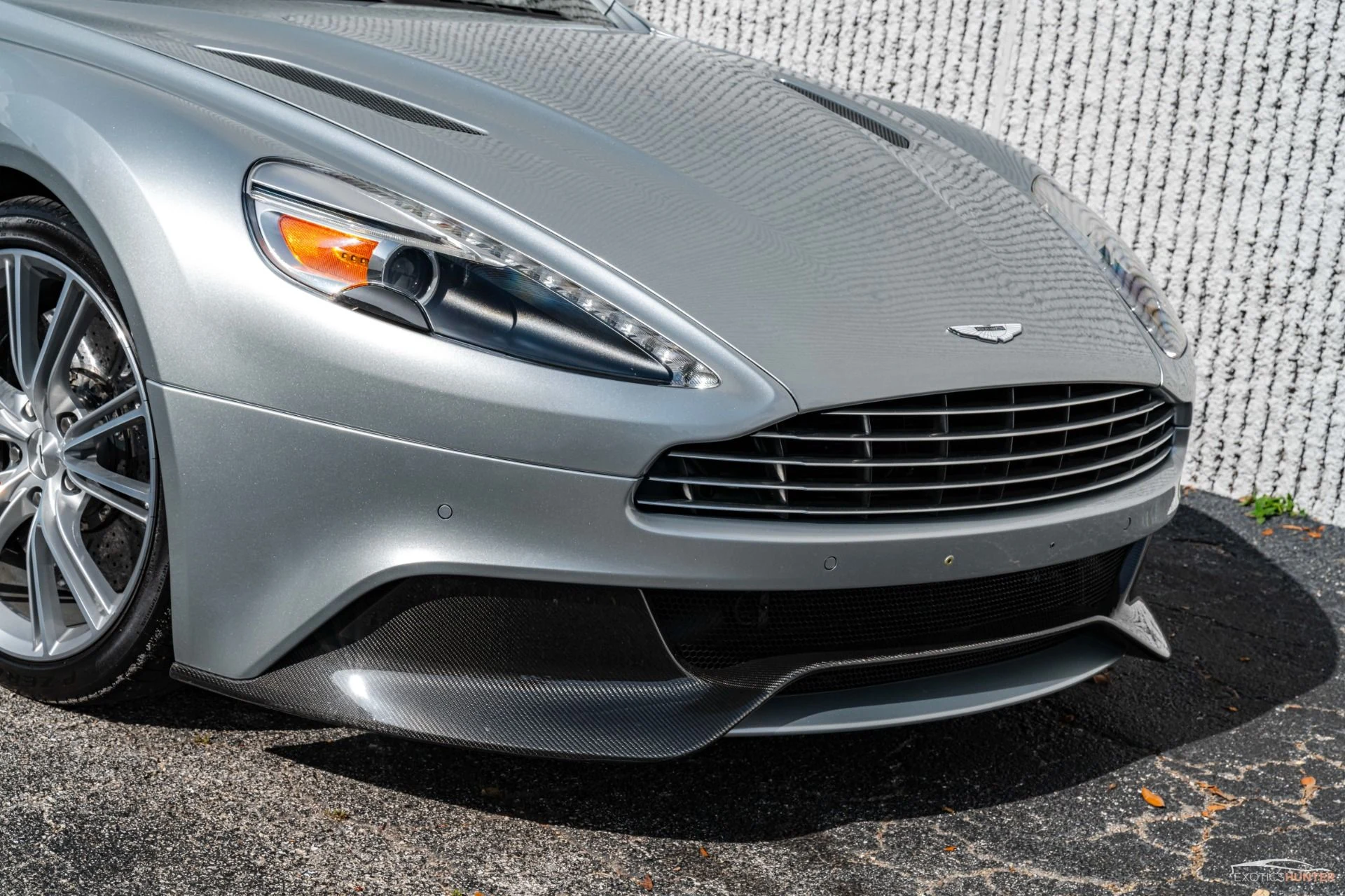 mph017_1746154747_Used_2014_Aston_Martin_Vanquish_Iconic_Skyfall_Silver_w_One77_Steering_Wheel_Carbon_Roof_1721934406_7a832928db