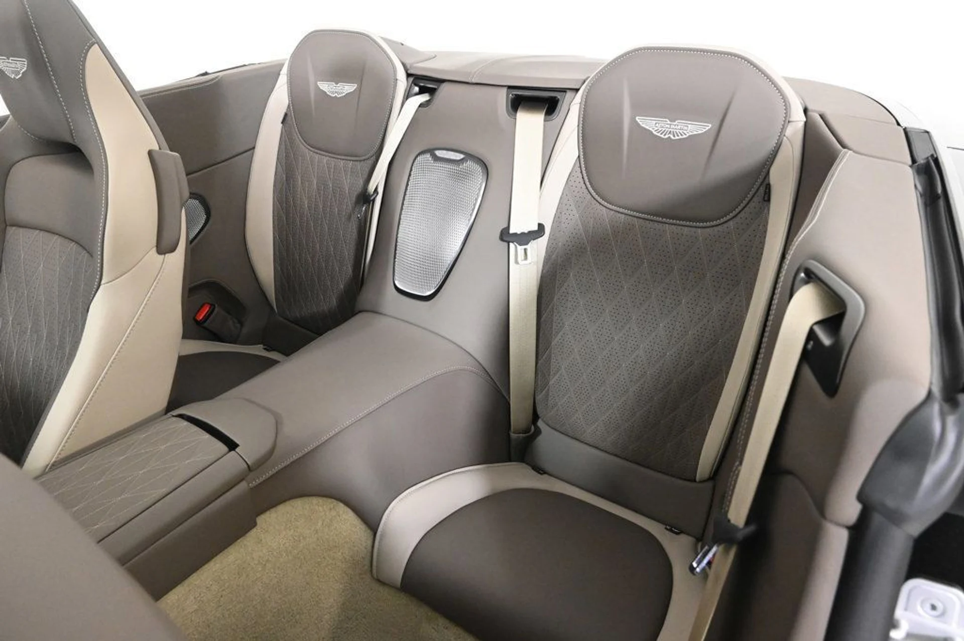 mph017_1755263623_new_2026_aston_martin_db12_11350_22928535_17_1024_4e453cf468