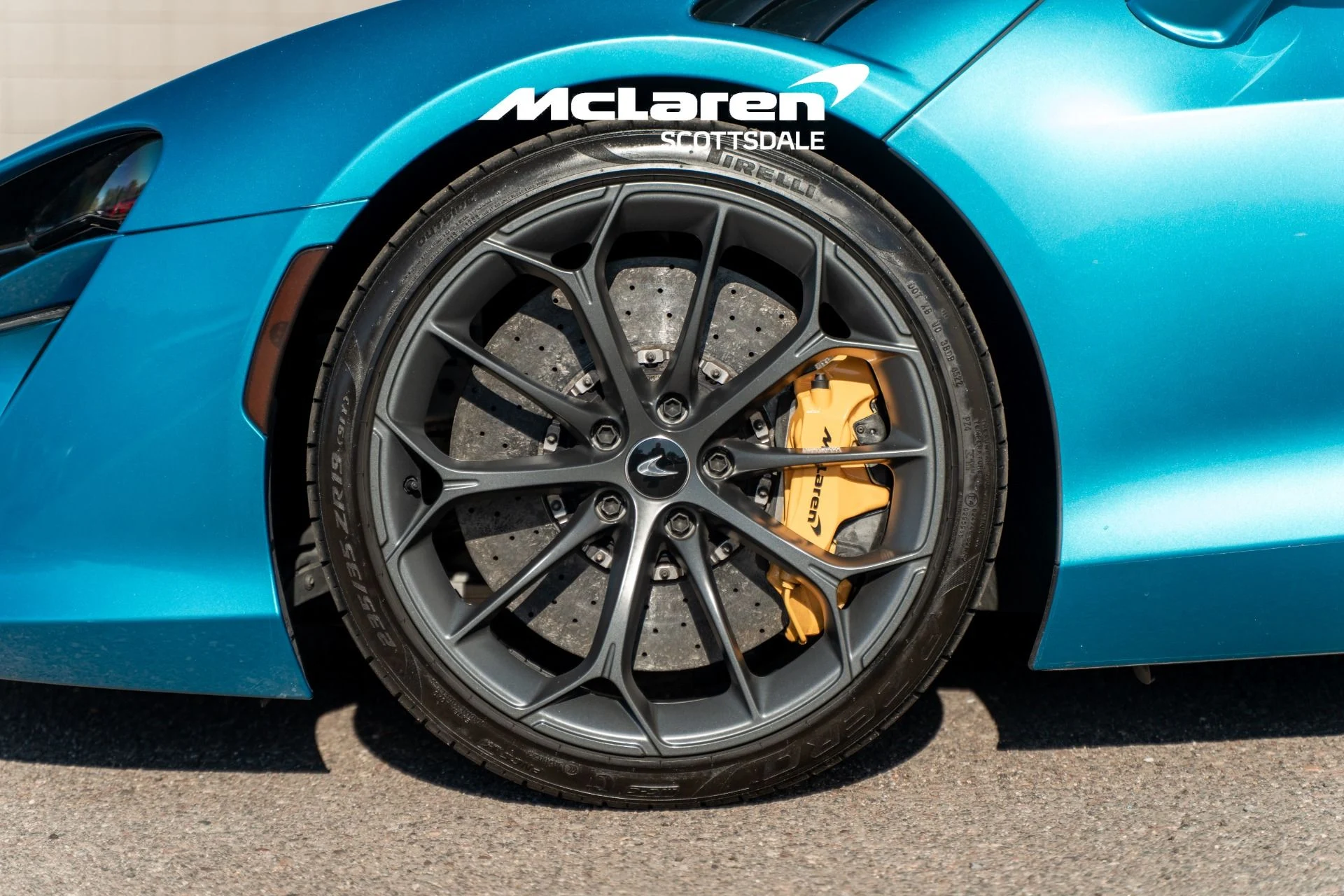 mph017_1755742023_Used_2023_MCLAREN_ARTURA_1758922569_745f95f88f