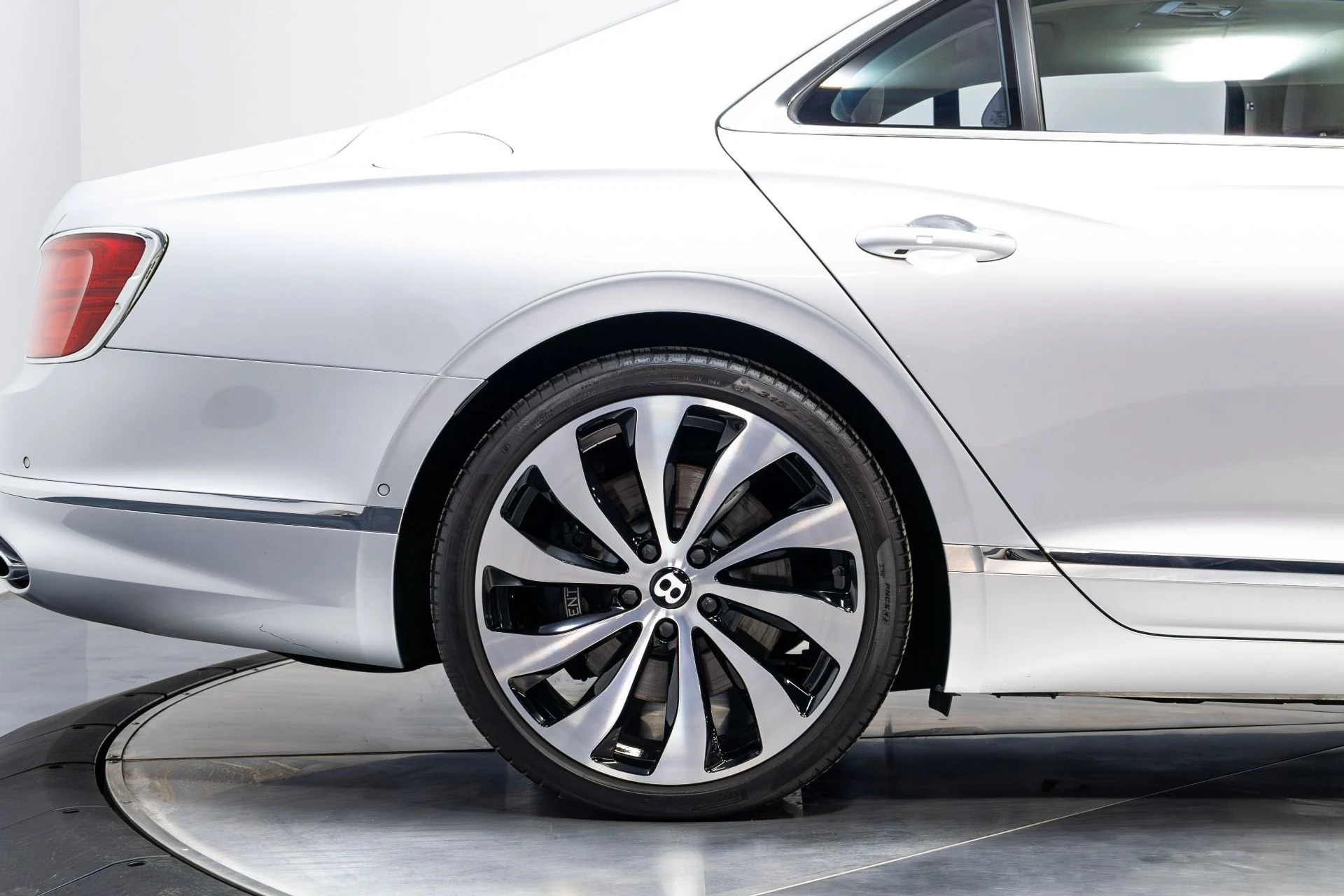 mph017_1756982117_Used_2021_Bentley_Flying_Spur_W12_1772666284_985c571677