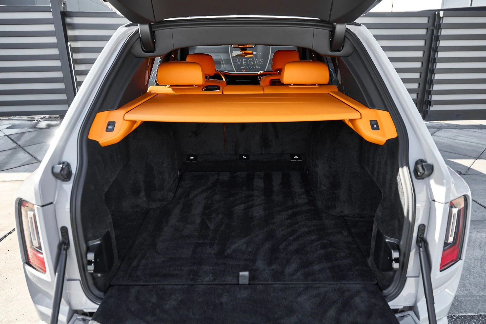 mph017_1762645248_Used_2025_Rolls_Royce_Cullinan_1766456605_daffd93fcf