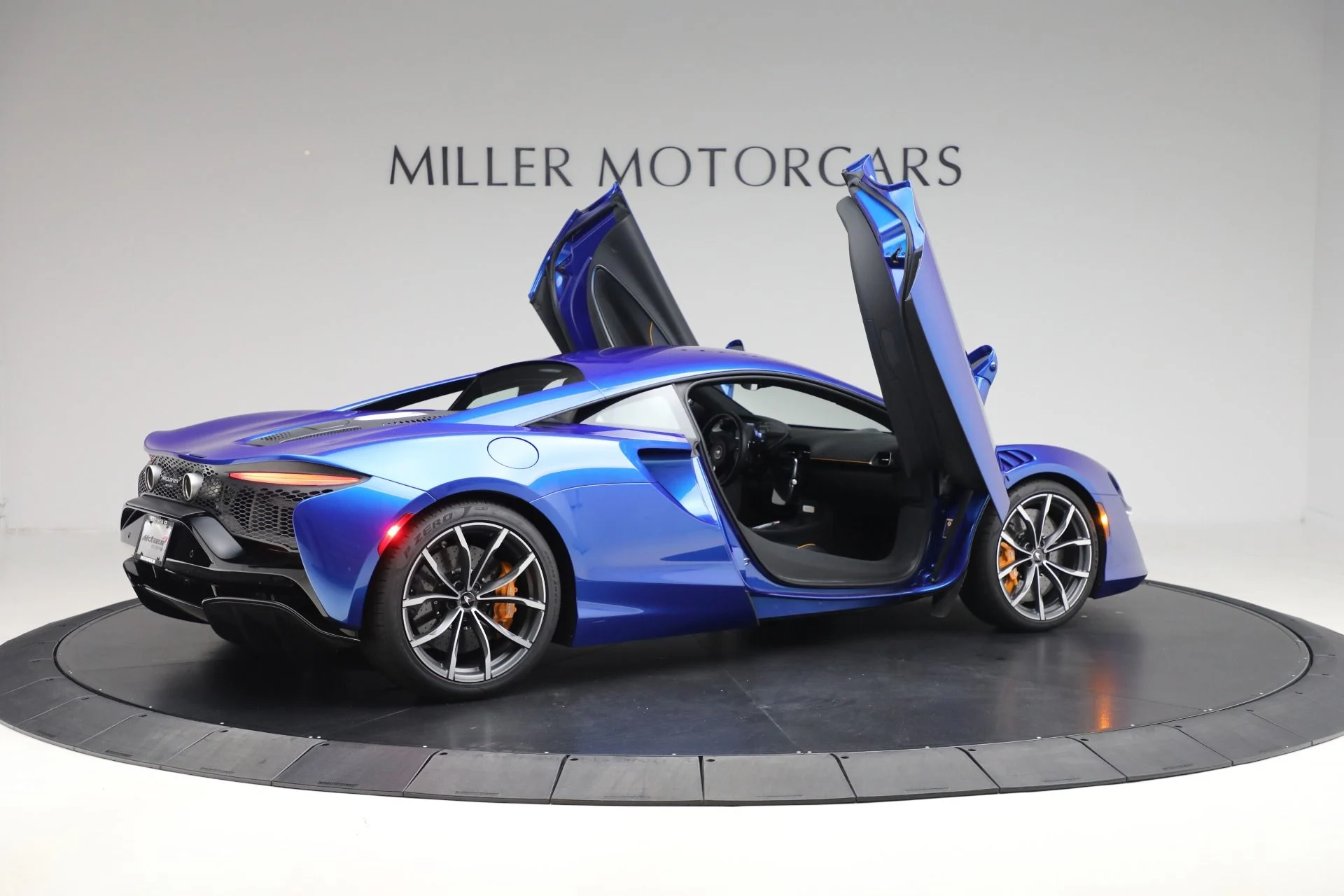 mph017_176426279_Used_2024_Mc_Laren_Artura_Vision_54e6a11ce4