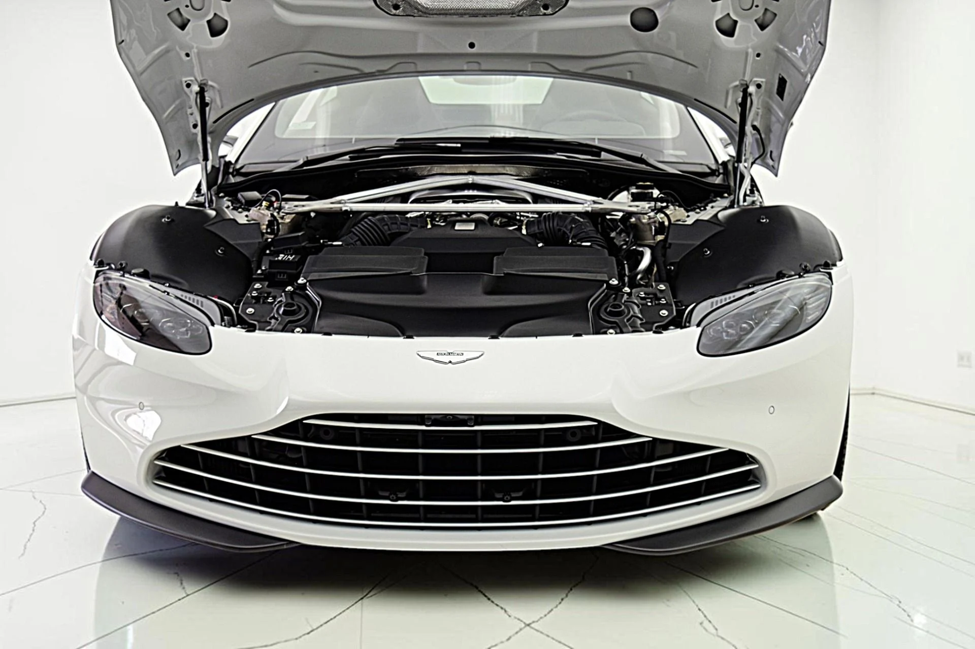 mph017_176672631_Used_2023_Aston_Martin_Vantage_Coupe_5389ed5f9c